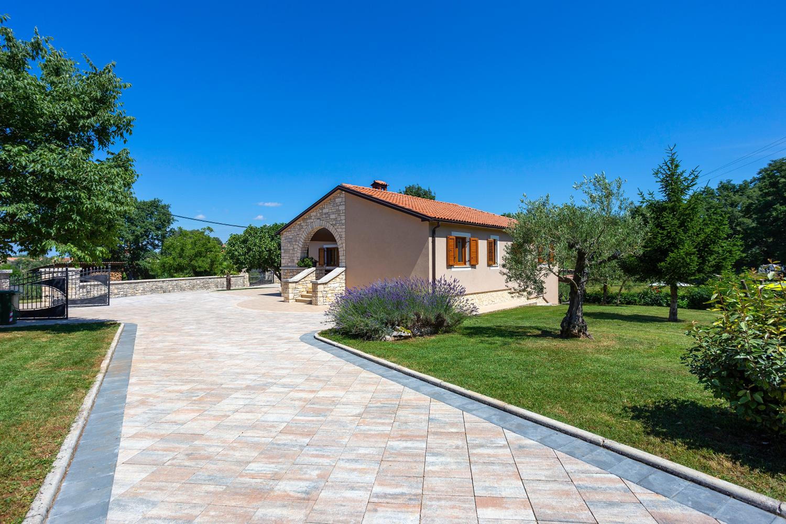 Family Villa Krizanci Istria view 4