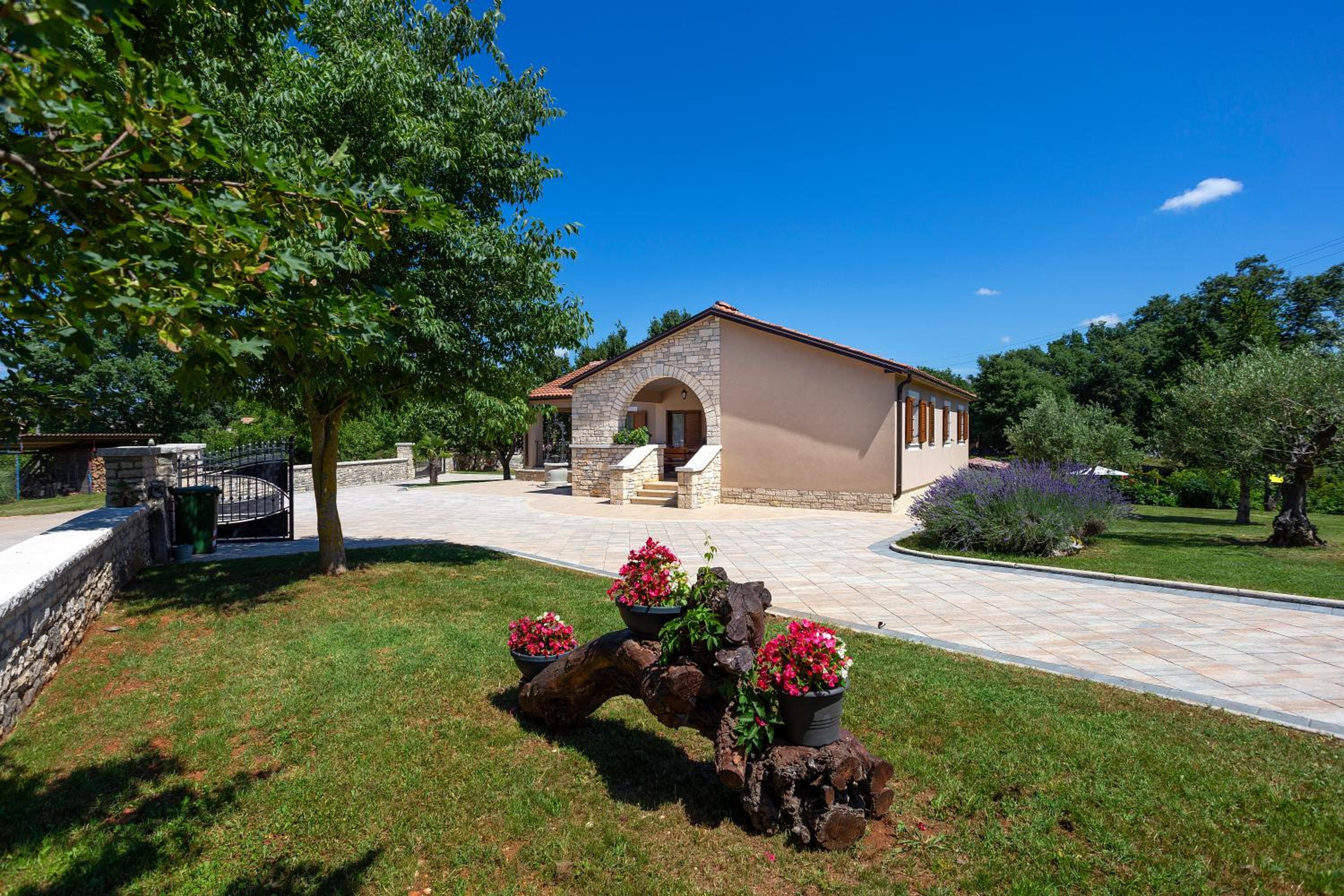 Family Villa Krizanci Istria view 5