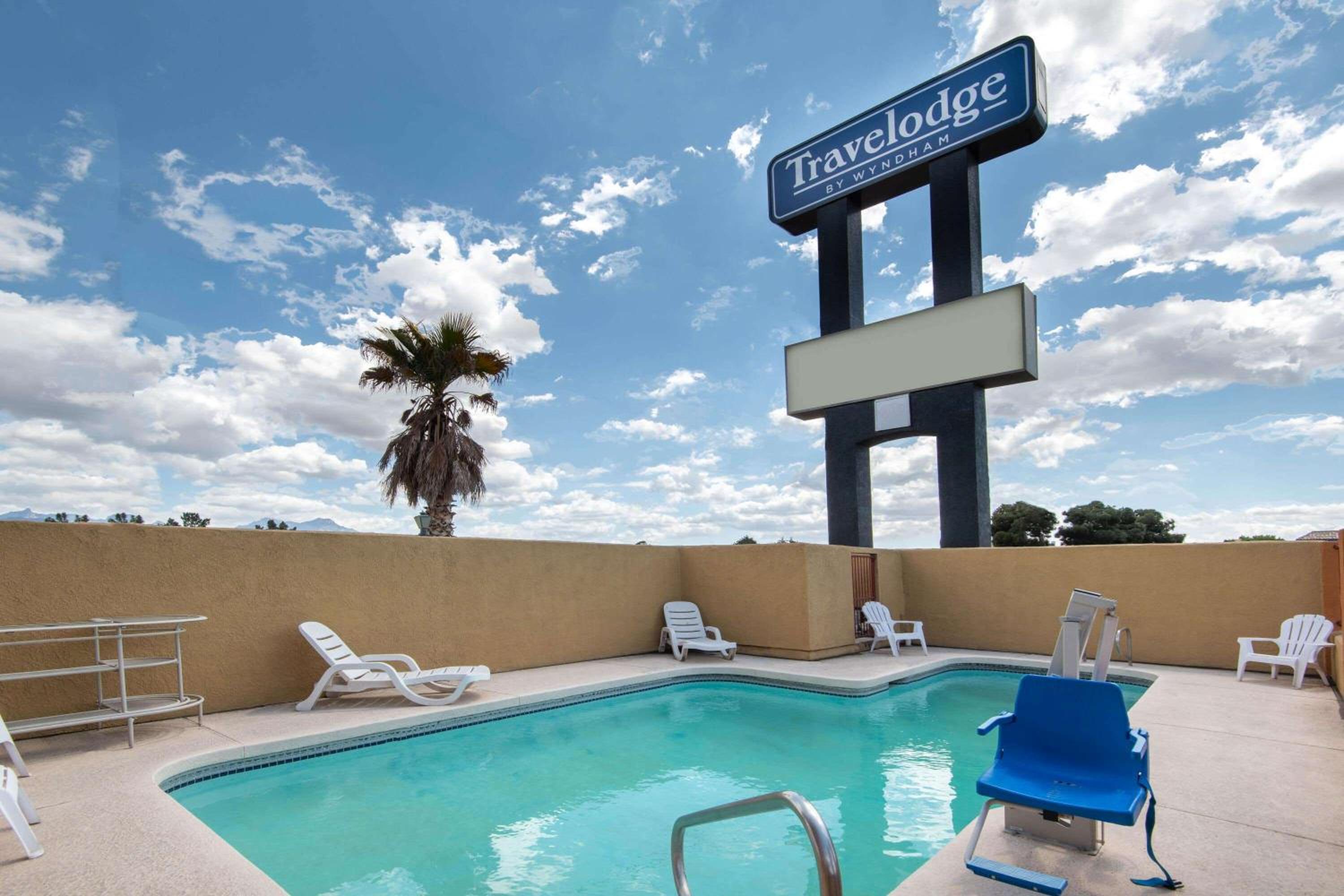 Travelodge by Wyndham Kingman view 5