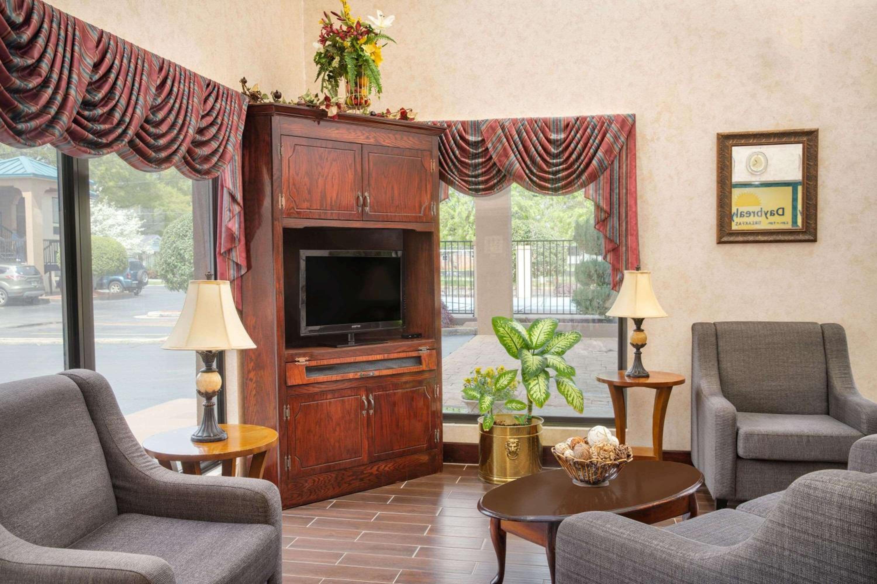 Days Inn by Wyndham Thomaston view 5