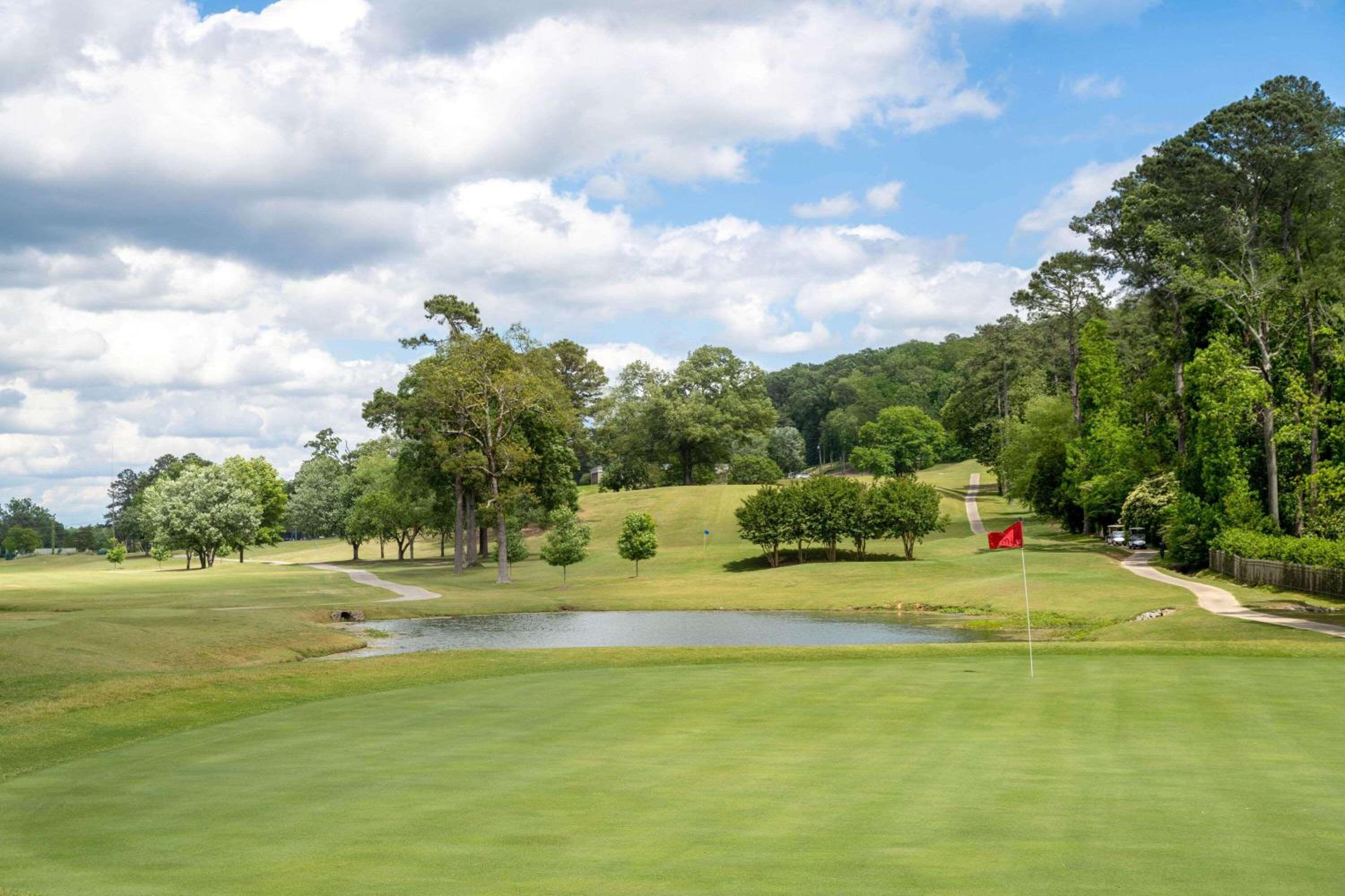 Gadsden Vacations - Super 8 by Wyndham Gadsden AL - Property Image 3