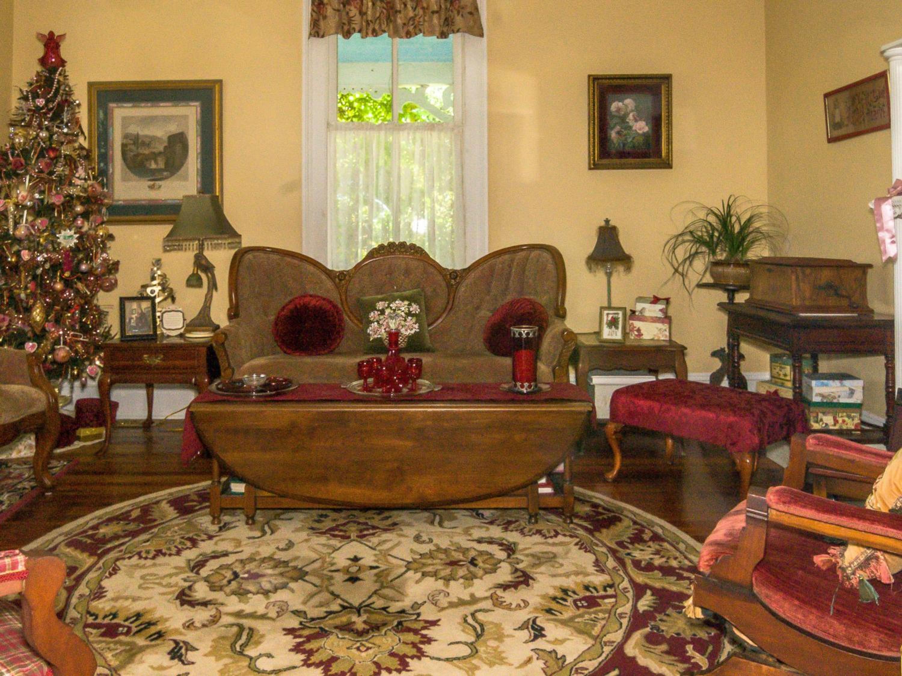 Holly House of Hamilton