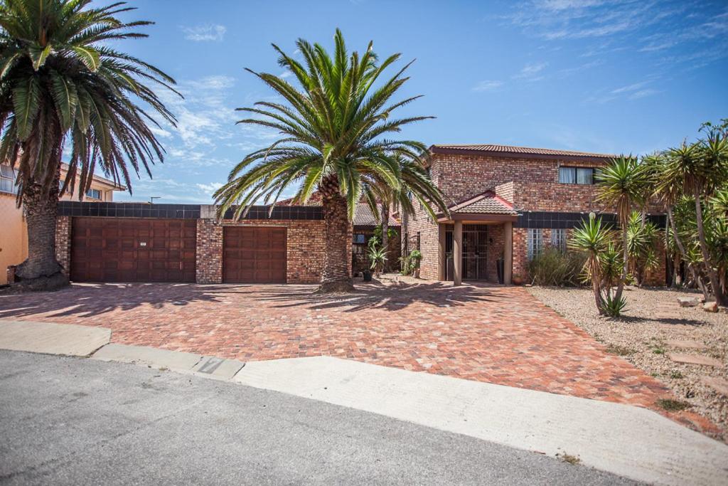 Port Elizabeth Vacations - Bluewater Bay Vakhusi on 7 Joycelyn - Property Image 1