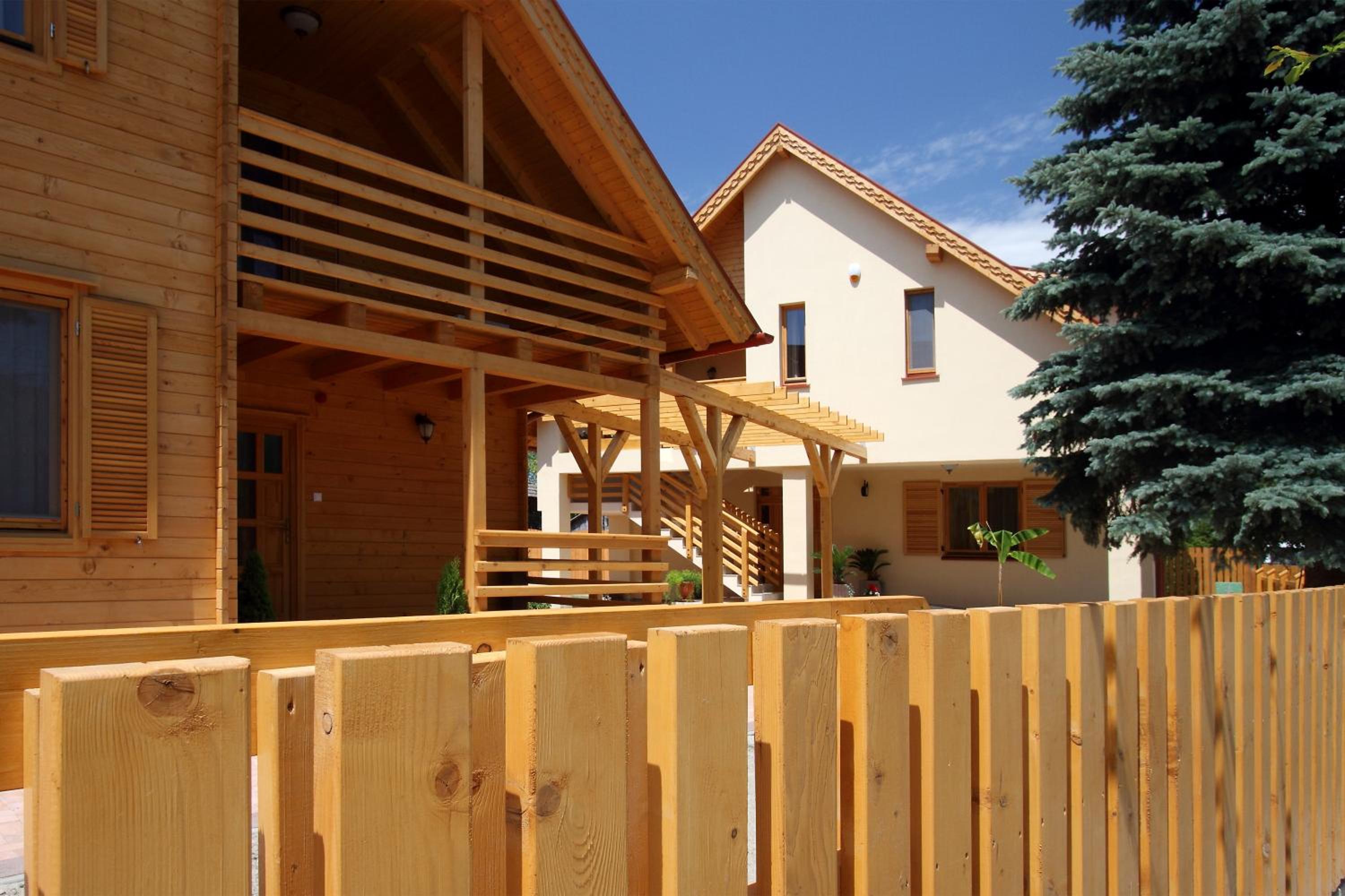 Family Panzio es Apartman Hazak view 4