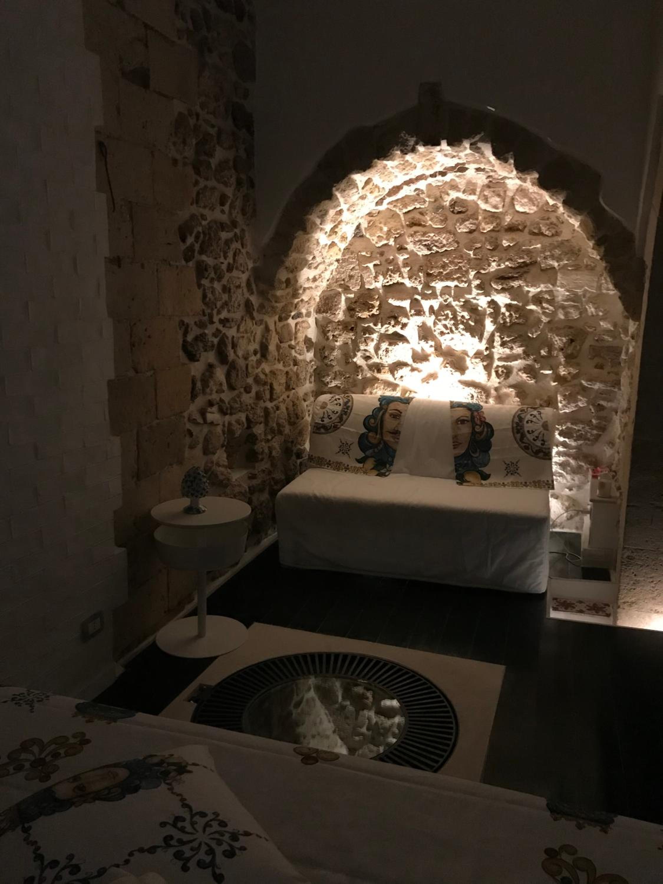 Le cinque pietre en Siracusa — hotel room