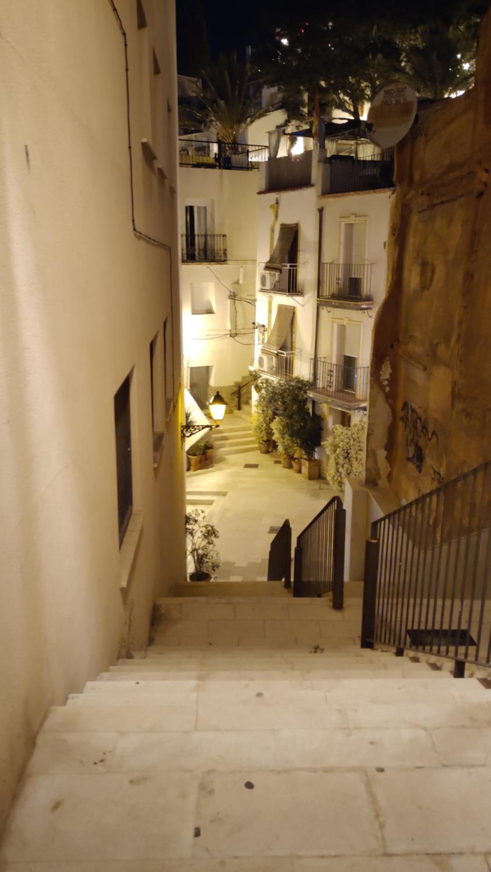 Charming apartment in Alicante near the sea & city center view 2