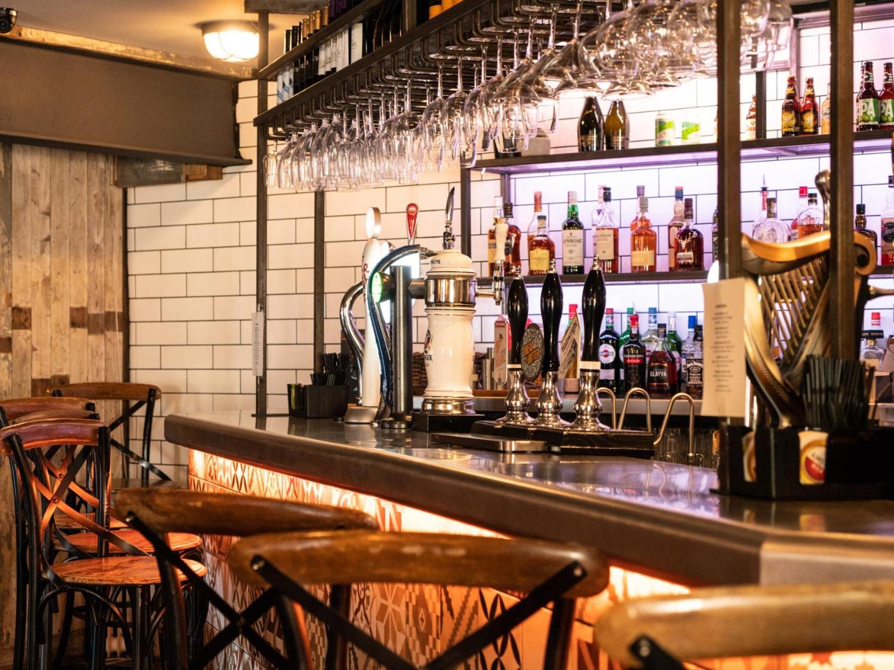 bar