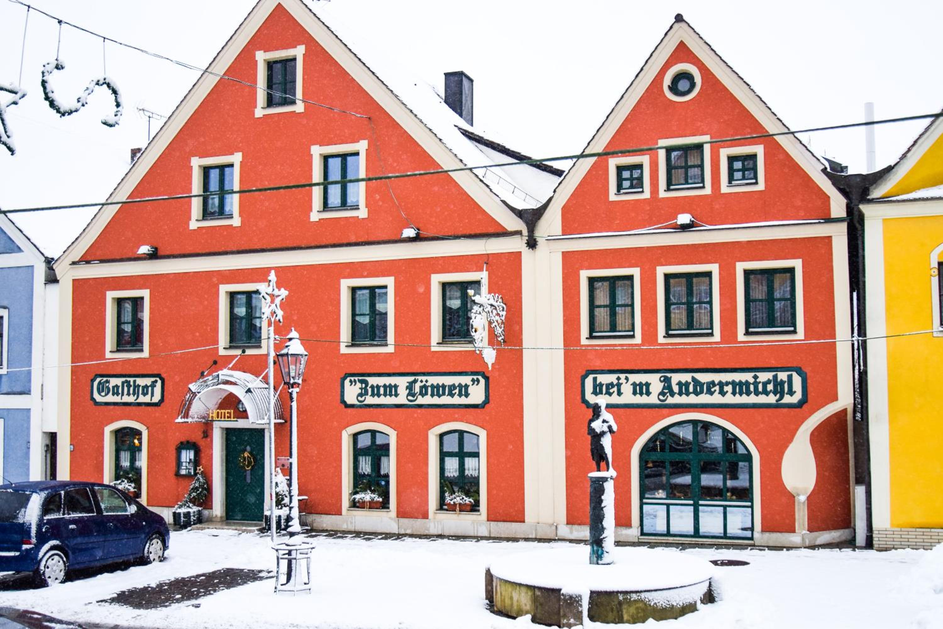 Hotel Gasthof Zum Lowen - Property Image 1