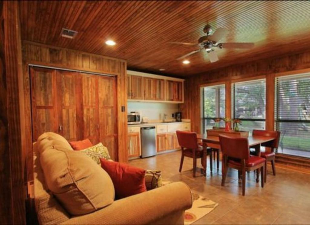 Live Oaks Bed and Breakfast