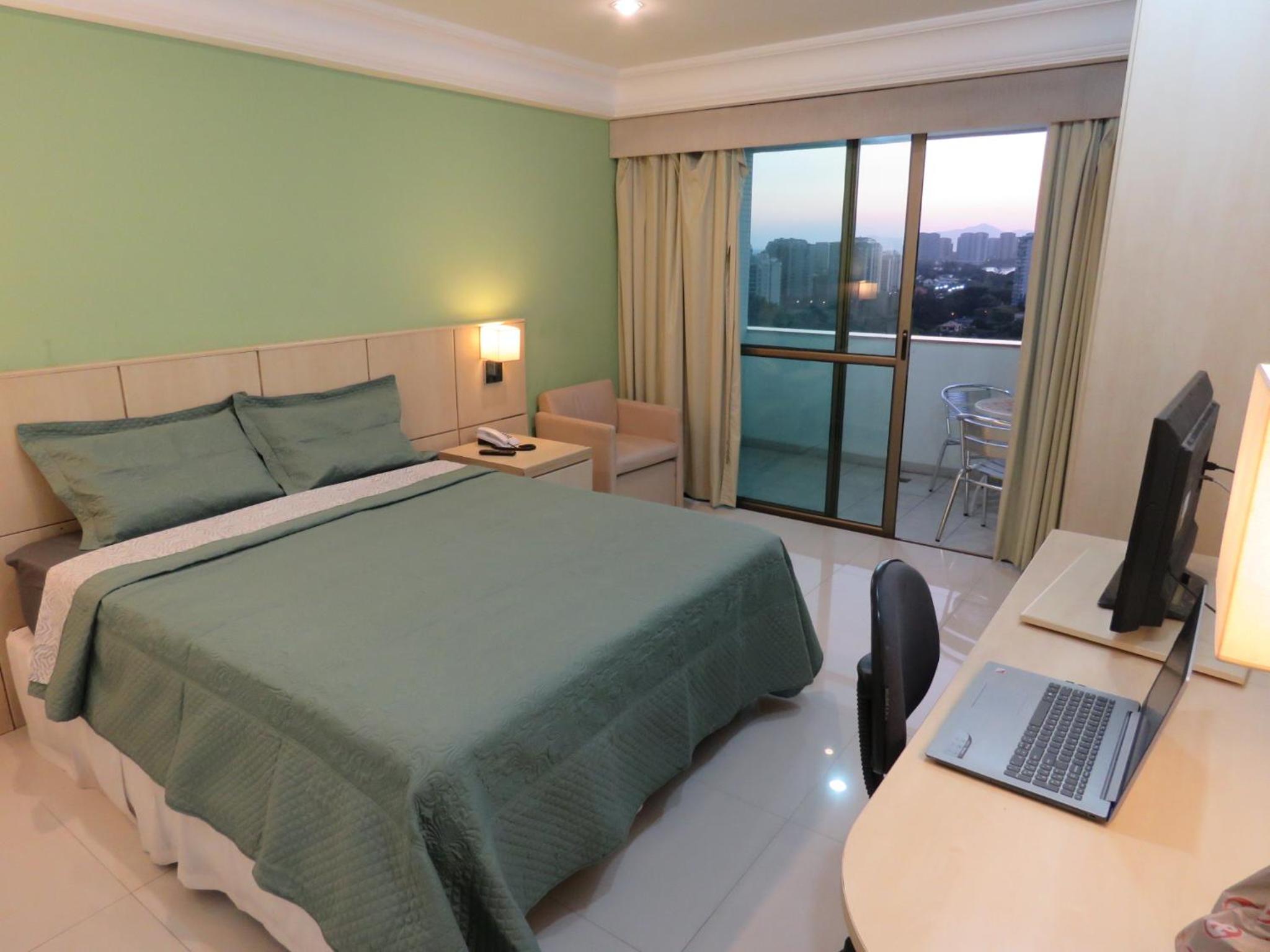 Barra Prime Flats, Ed Mediterrâneo, wi-fi 400Mb, balsa pra praia grátis, ar condicionado novo!