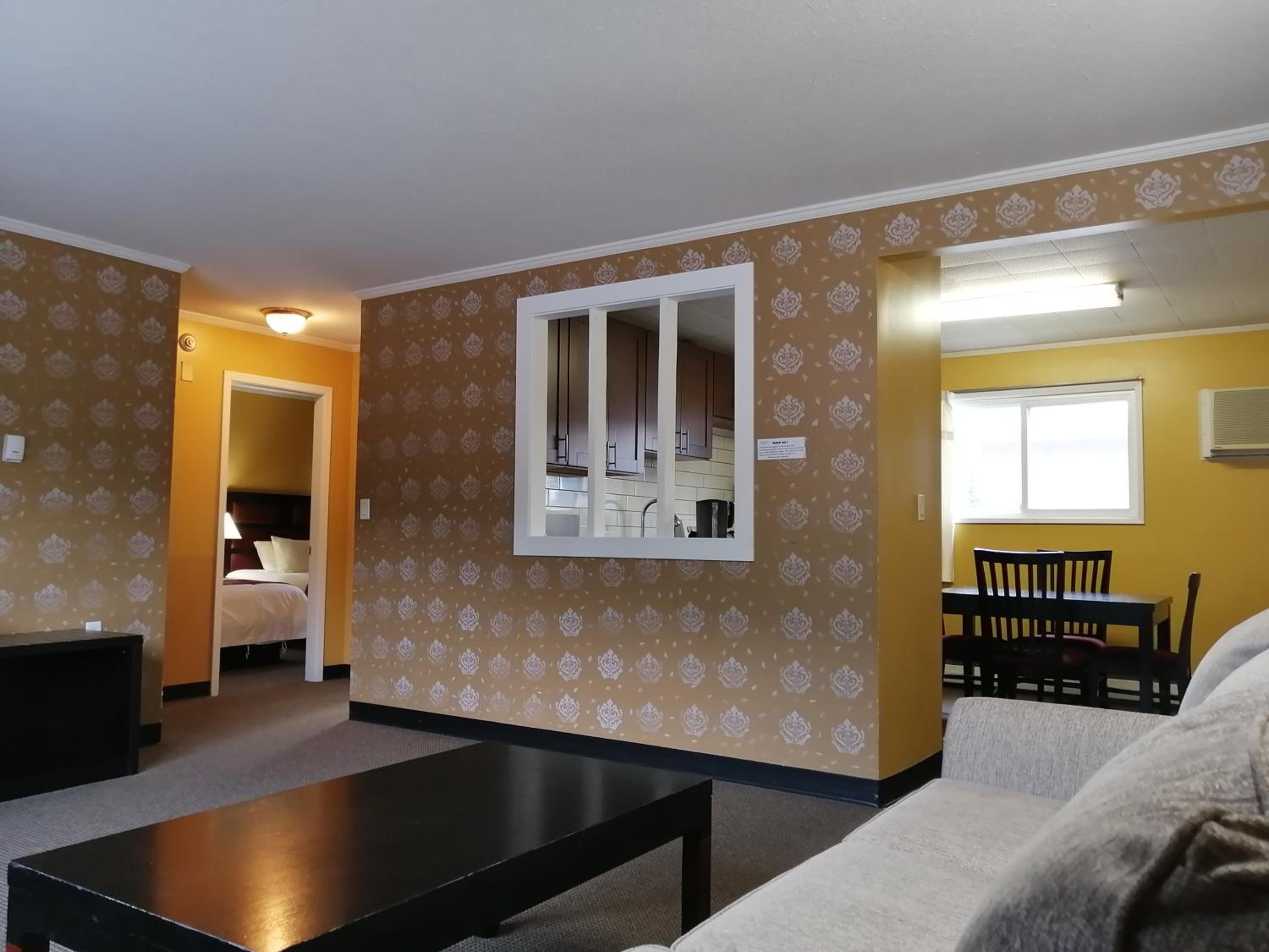 Alpine Inn & Suites