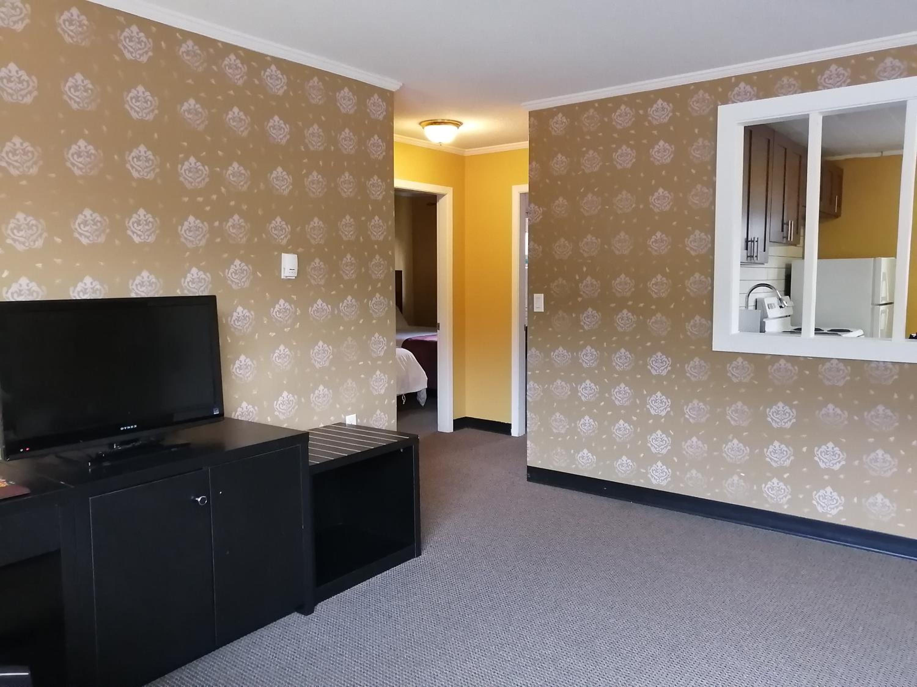 Alpine Inn & Suites