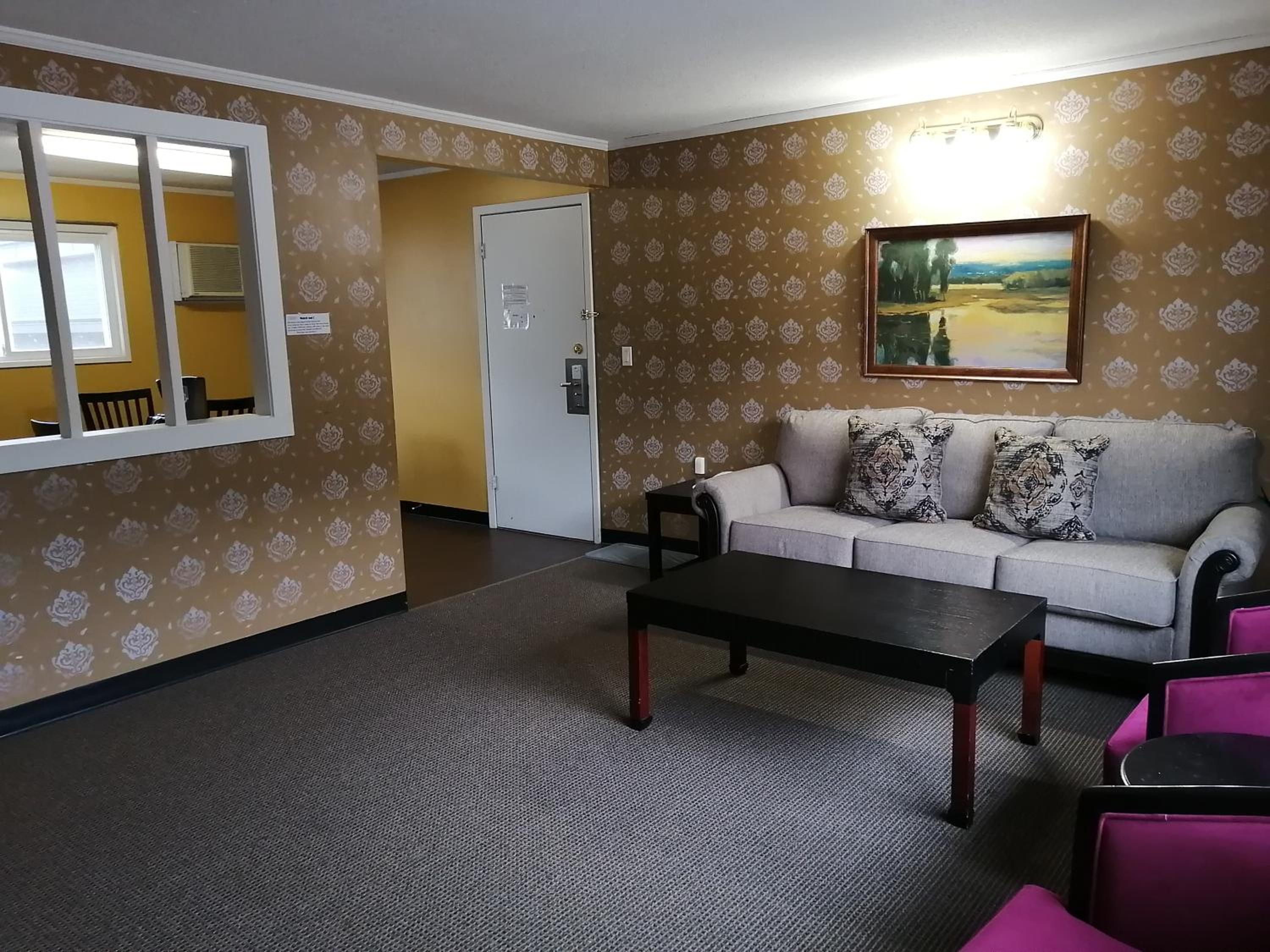 Alpine Inn & Suites