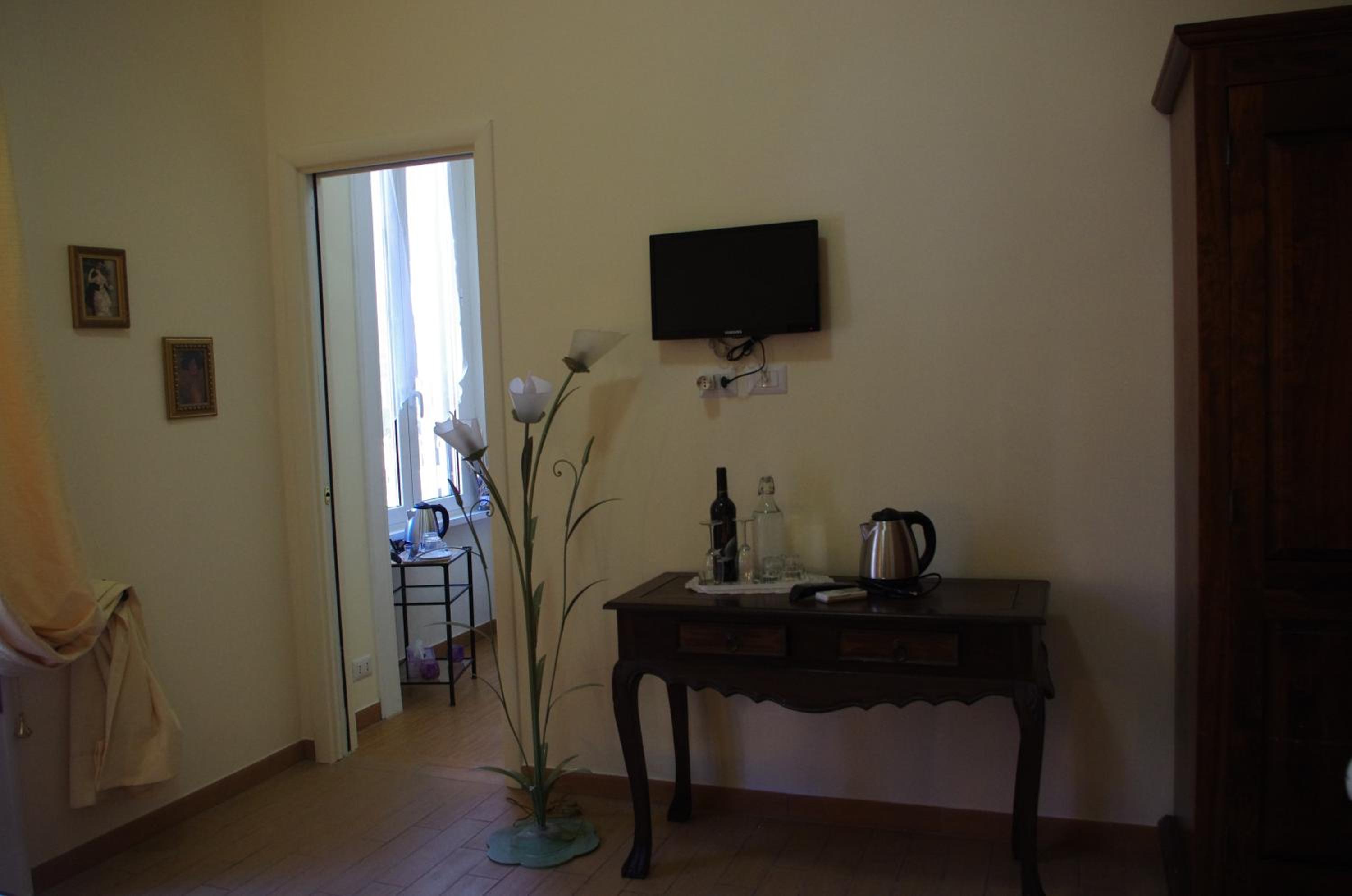 Tucci's Roma Guest House