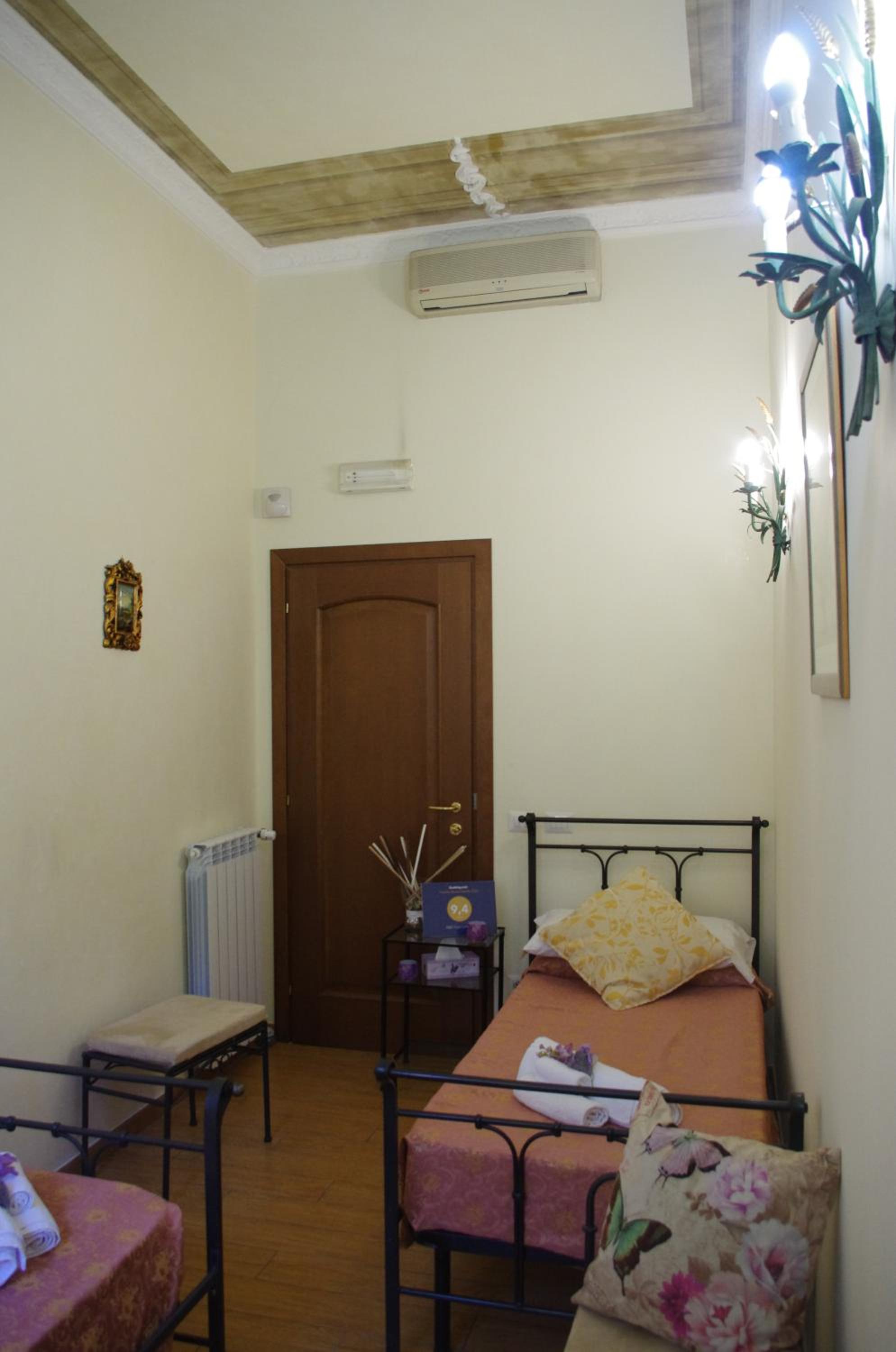 Tucci's Roma Guest House
