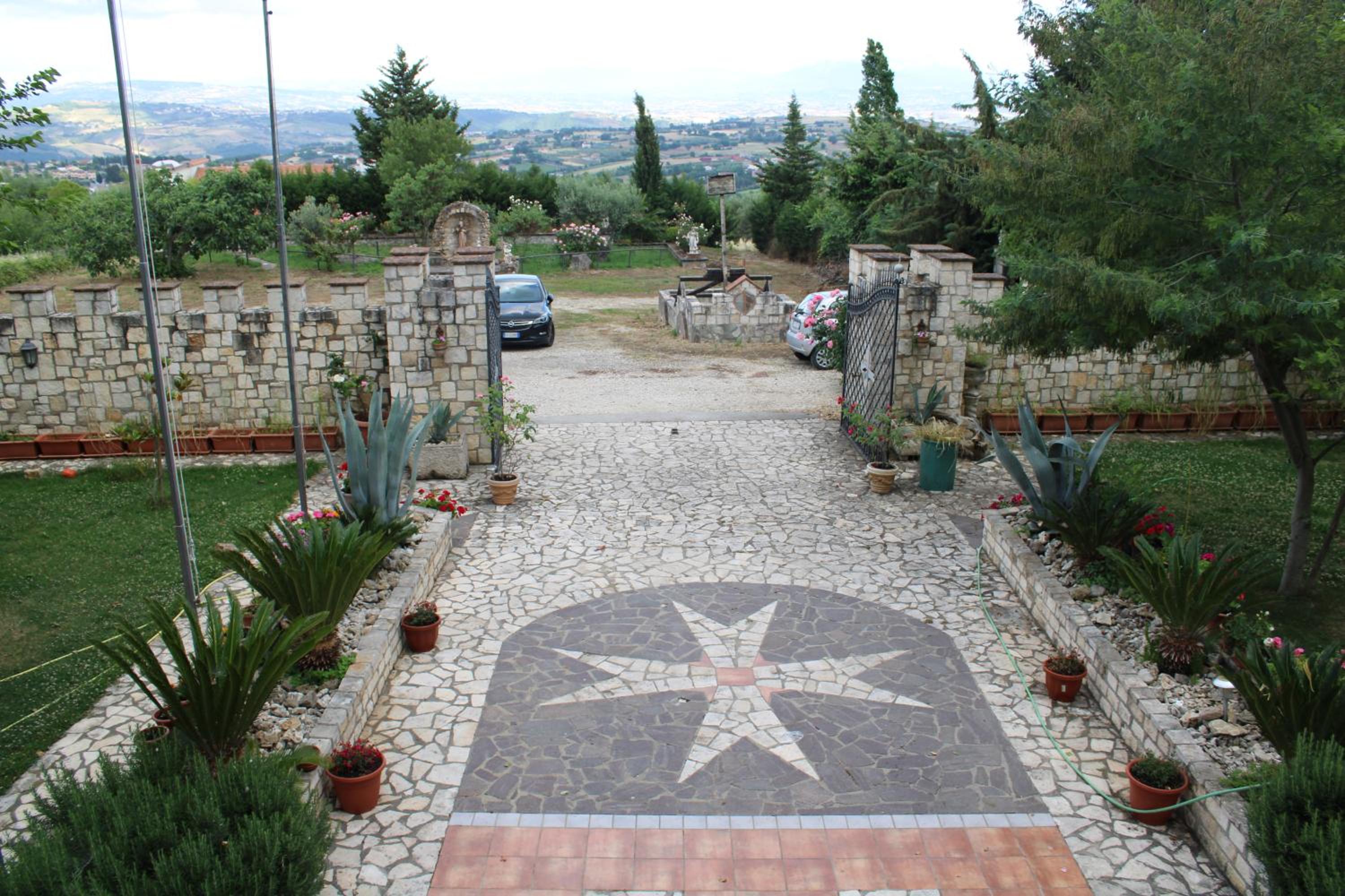 Photo 9