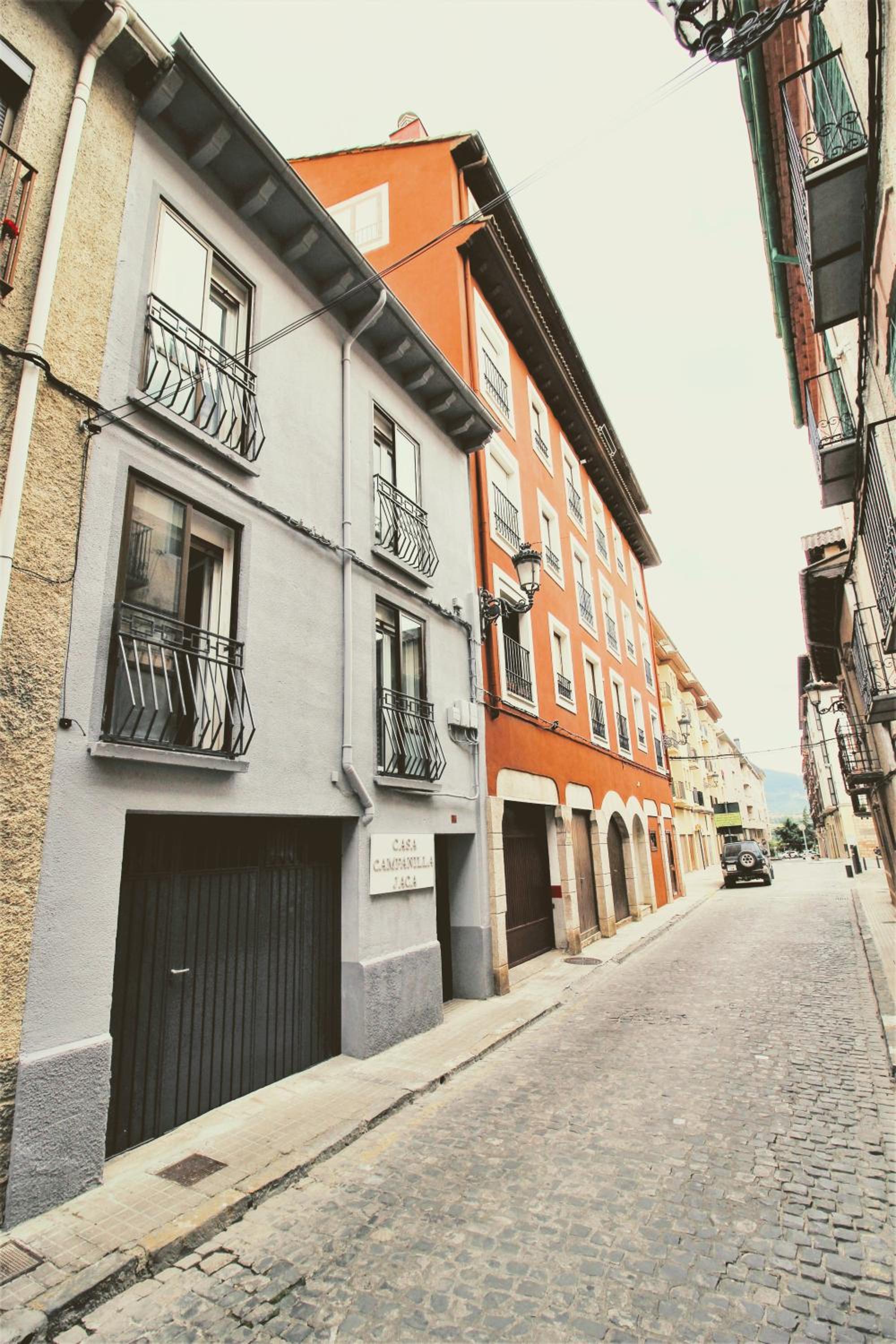 Casa Campanilla Jaca view 4