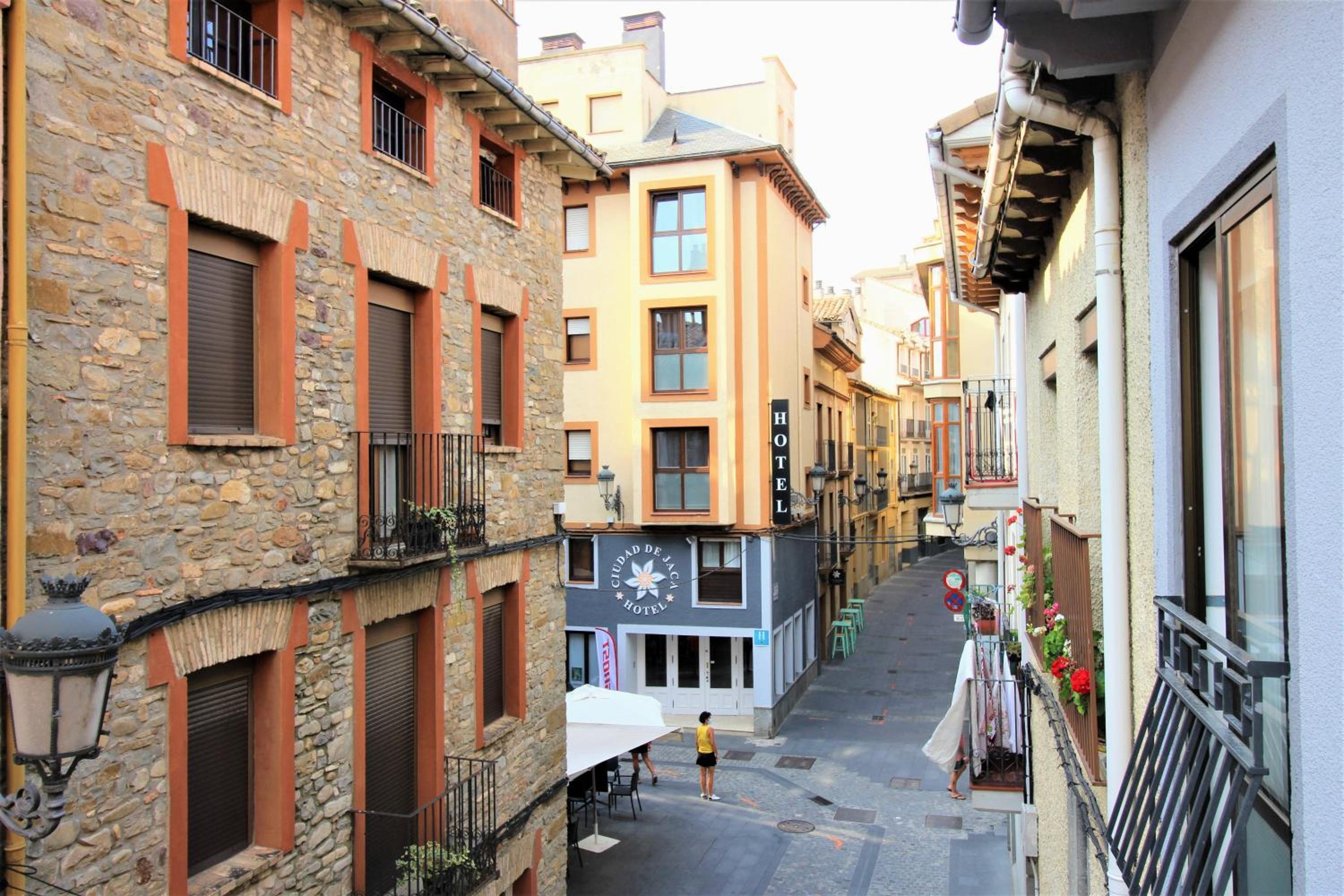 Casa Campanilla Jaca view 5