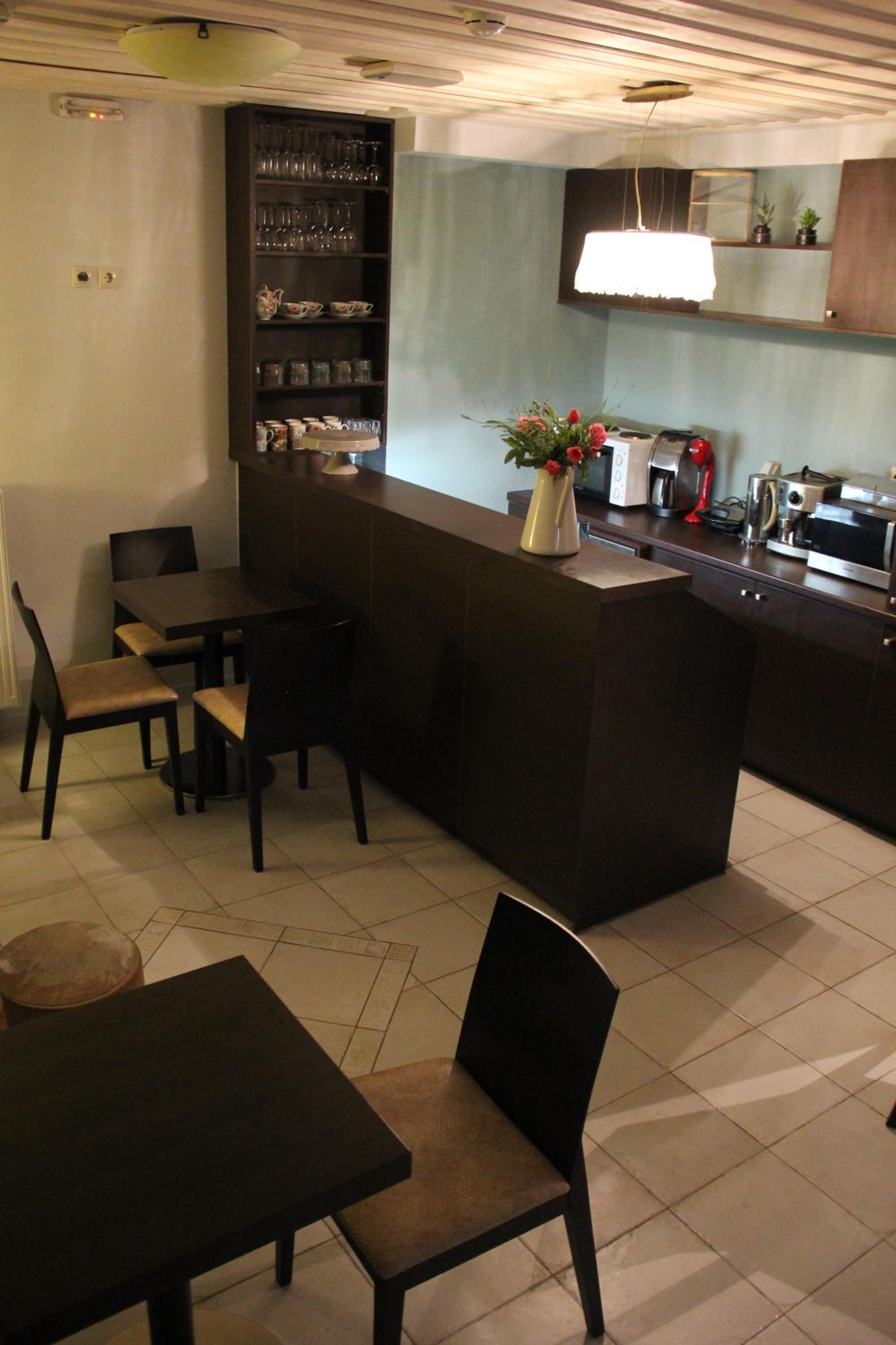 Tsarbou Guesthouse