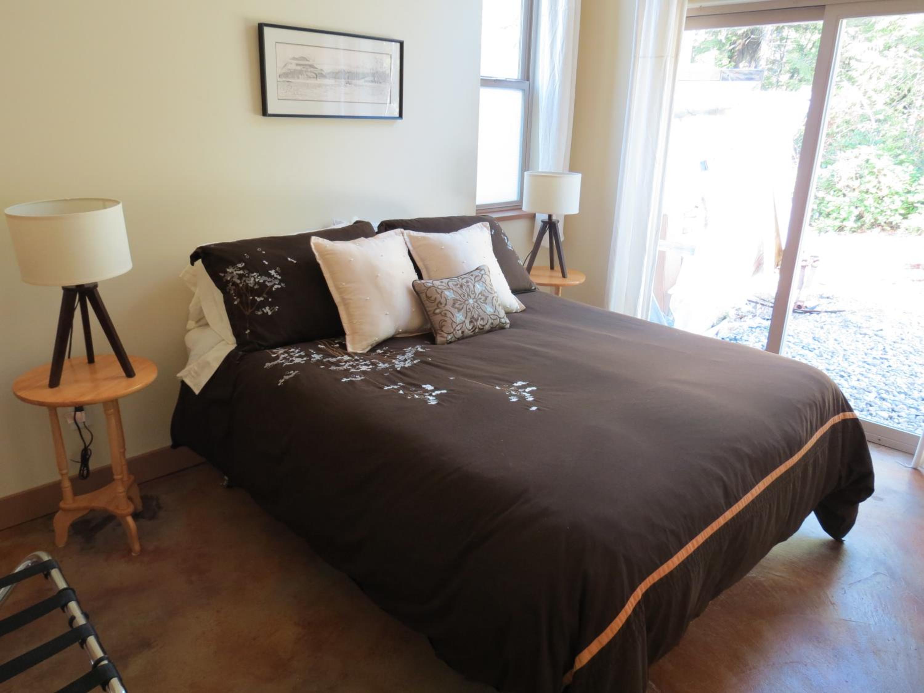 Tofino Vacations - Cobble Wood and Bird Sanctuary Guest Houses - Property Image 37