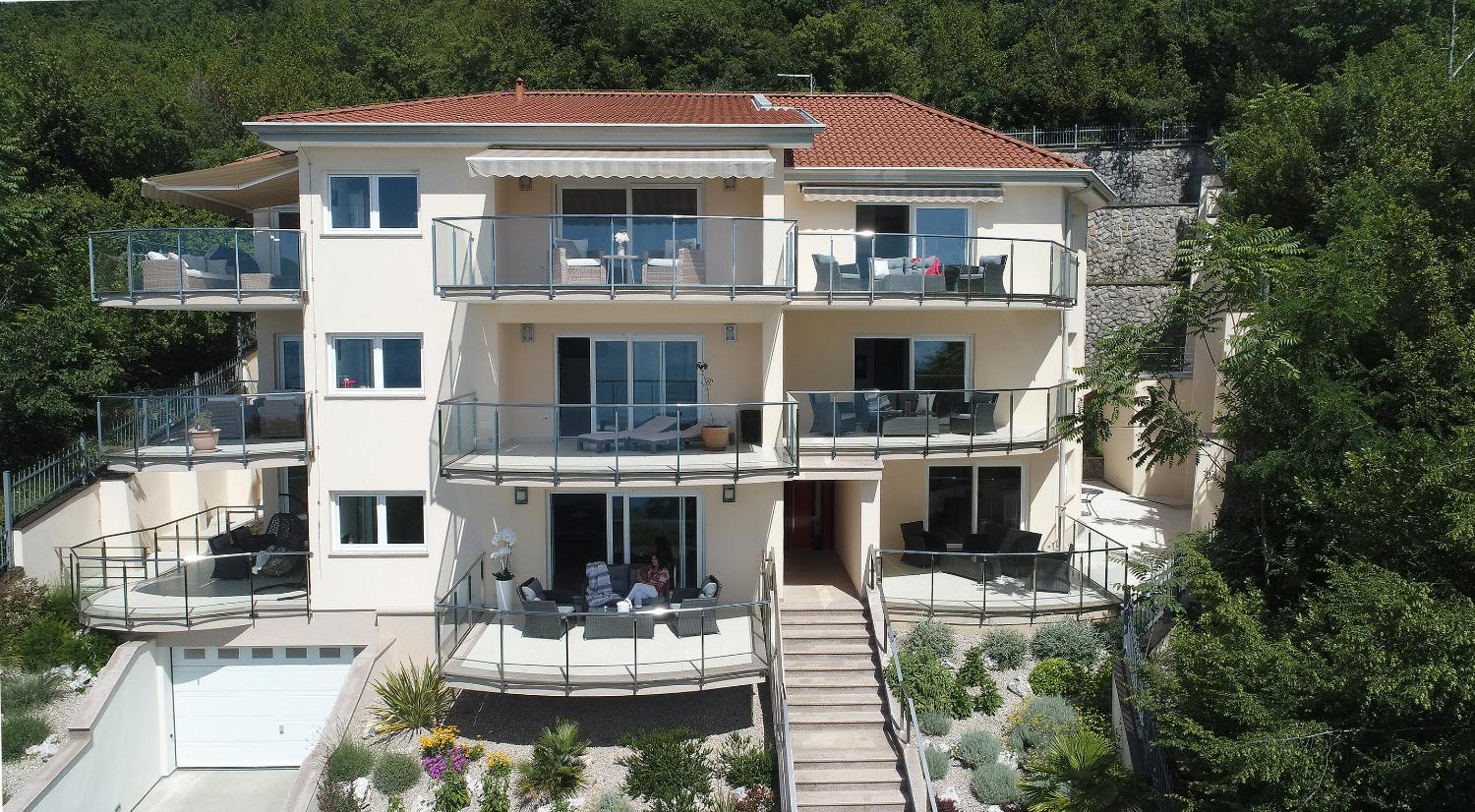 Hotel Camelia - Image 1