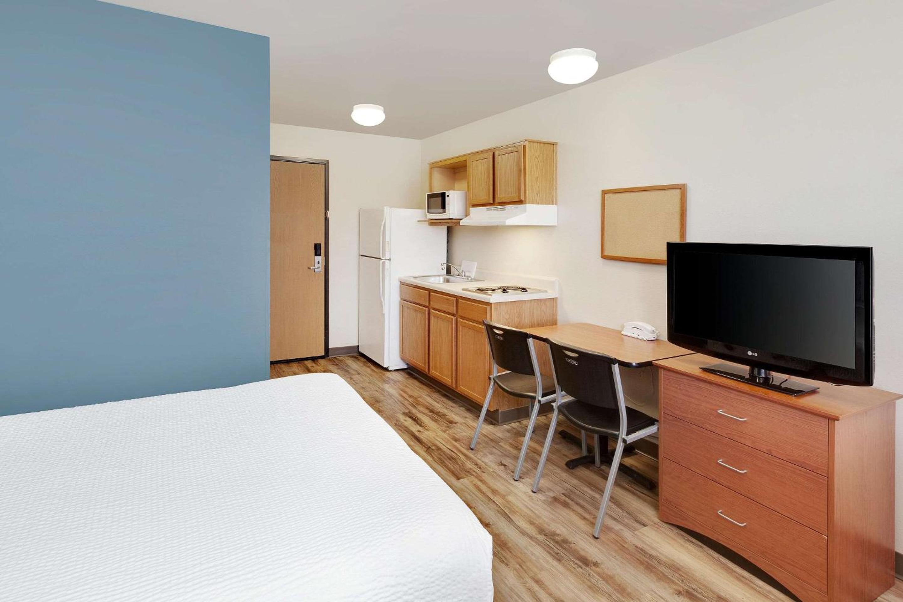 Council Bluffs Vacations - WoodSpring Suites Council Bluffs - Property Image 1