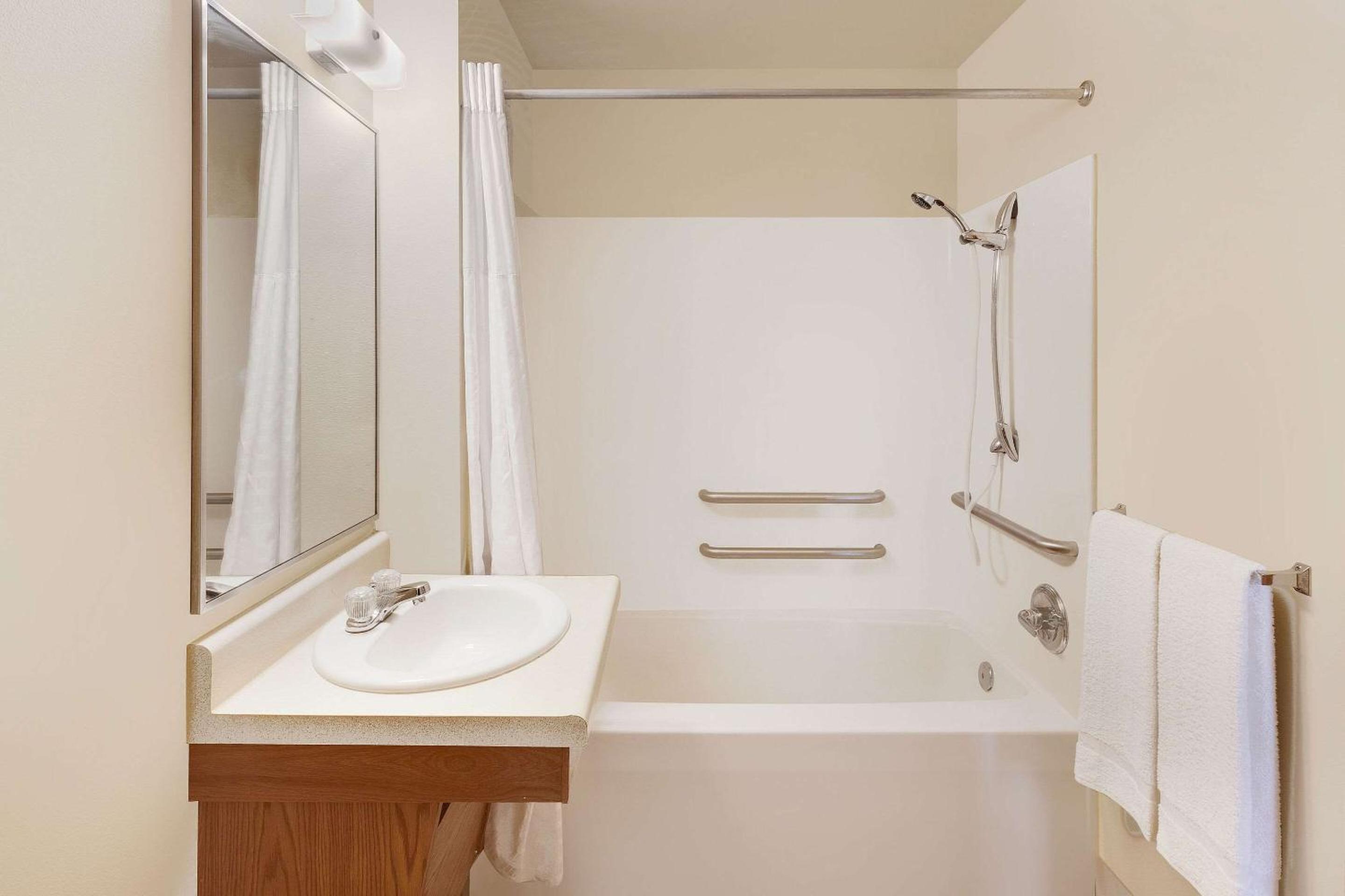 Council Bluffs Vacations - WoodSpring Suites Council Bluffs - Property Image 13