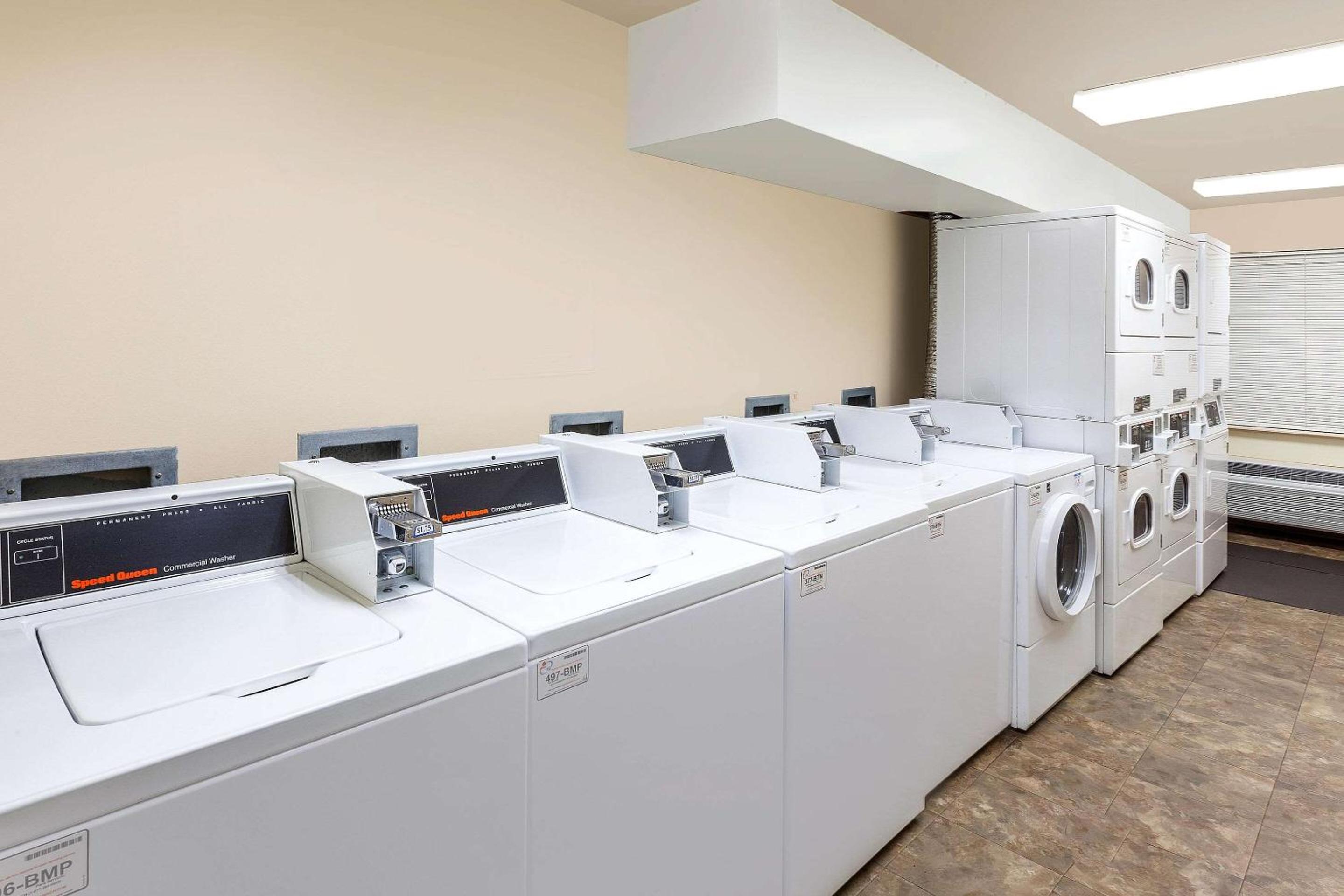 Council Bluffs Vacations - WoodSpring Suites Council Bluffs - Property Image 12