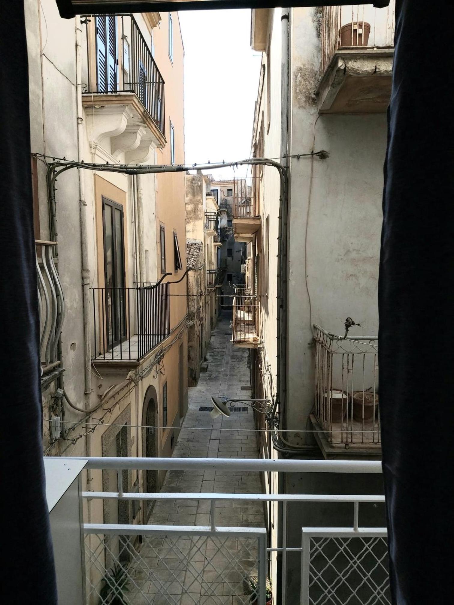 Amononna en Ragusa — balance & terrace