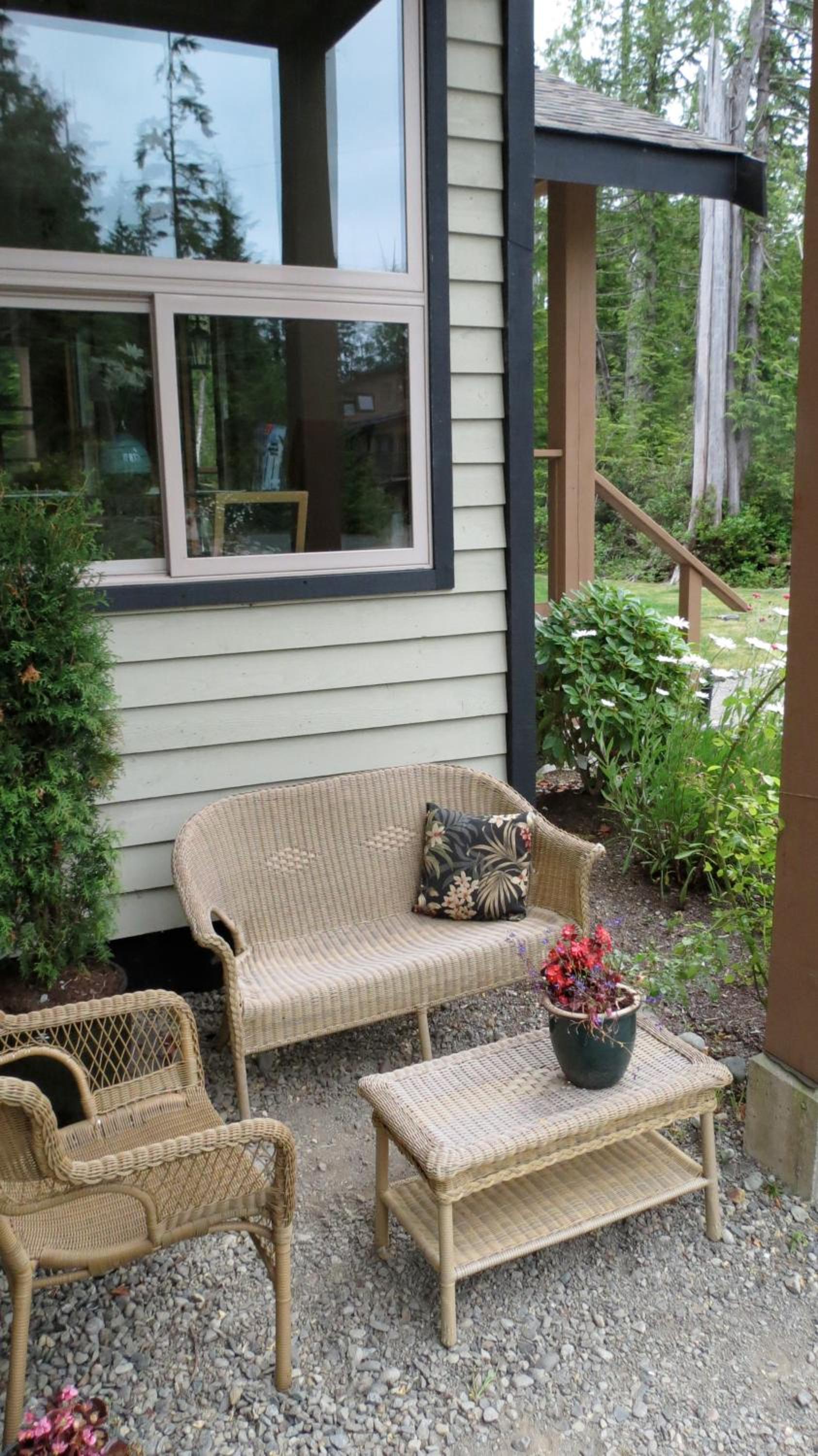 Tofino Vacations - Cobble Wood and Bird Sanctuary Guest Houses - Property Image 47