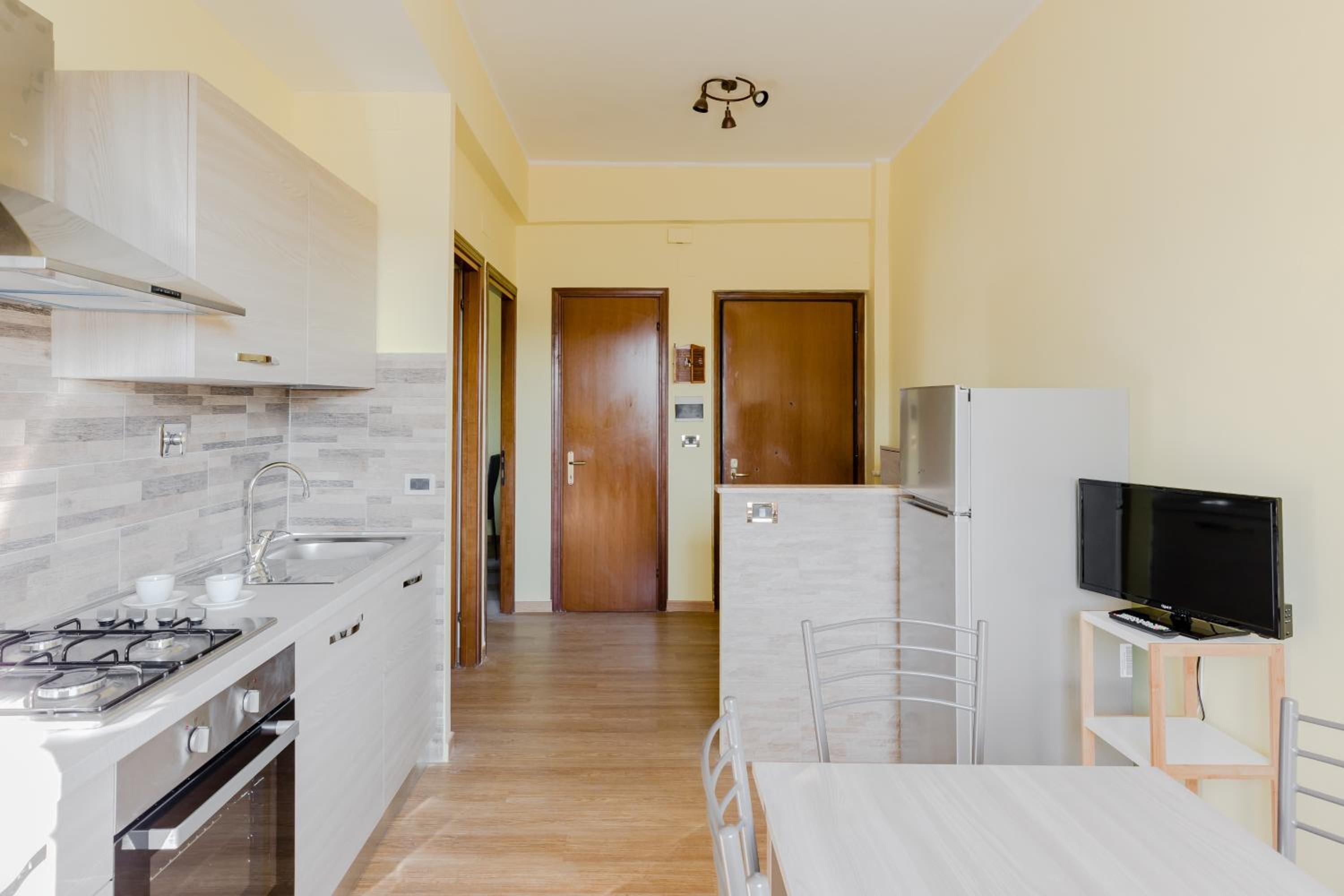 Le Rondini Apartment, 5 persone, 2 balconi, Policlinico Tor Vergata e Casilino