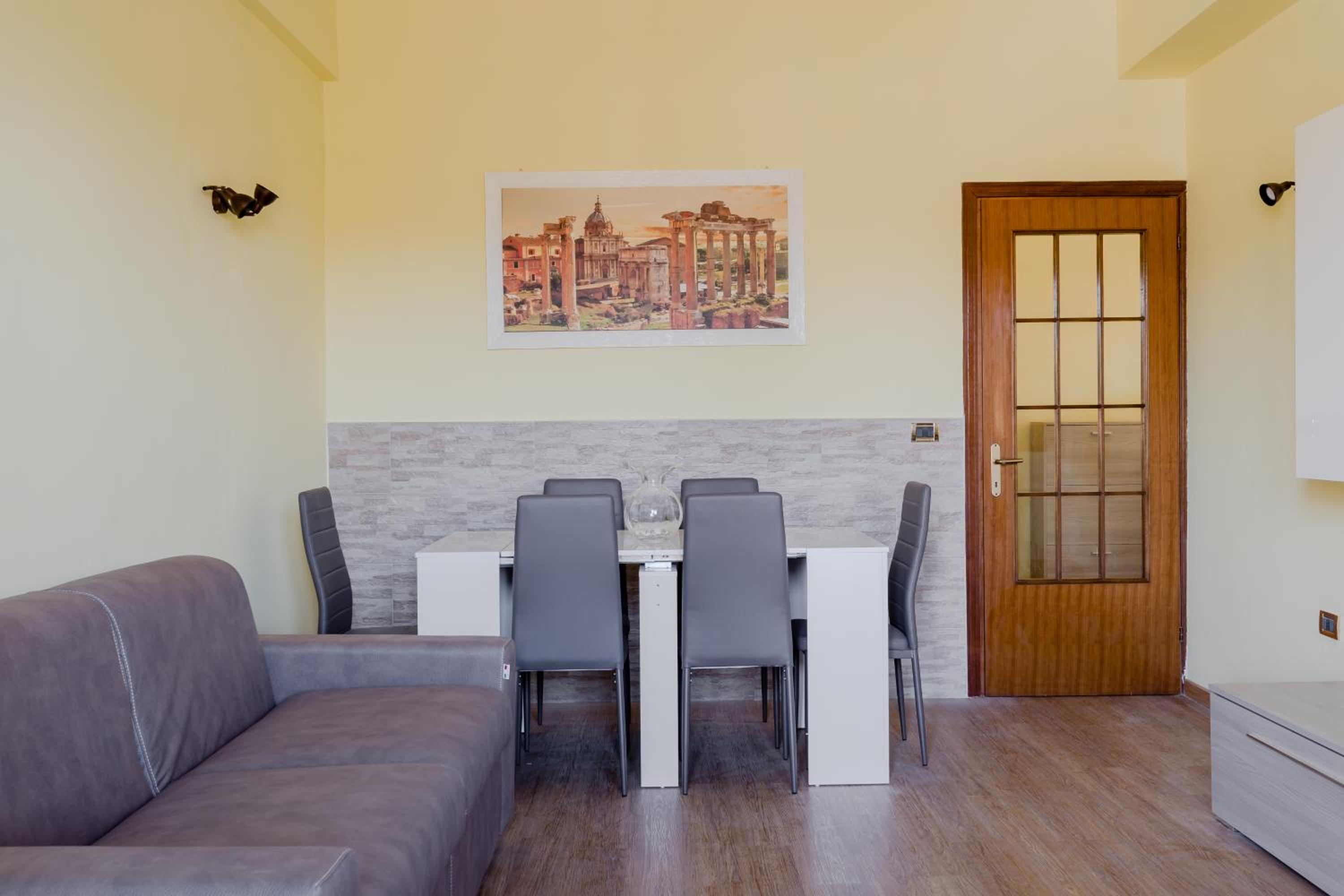 Le Rondini Apartment, 5 persone, 2 balconi, Policlinico Tor Vergata e Casilino
