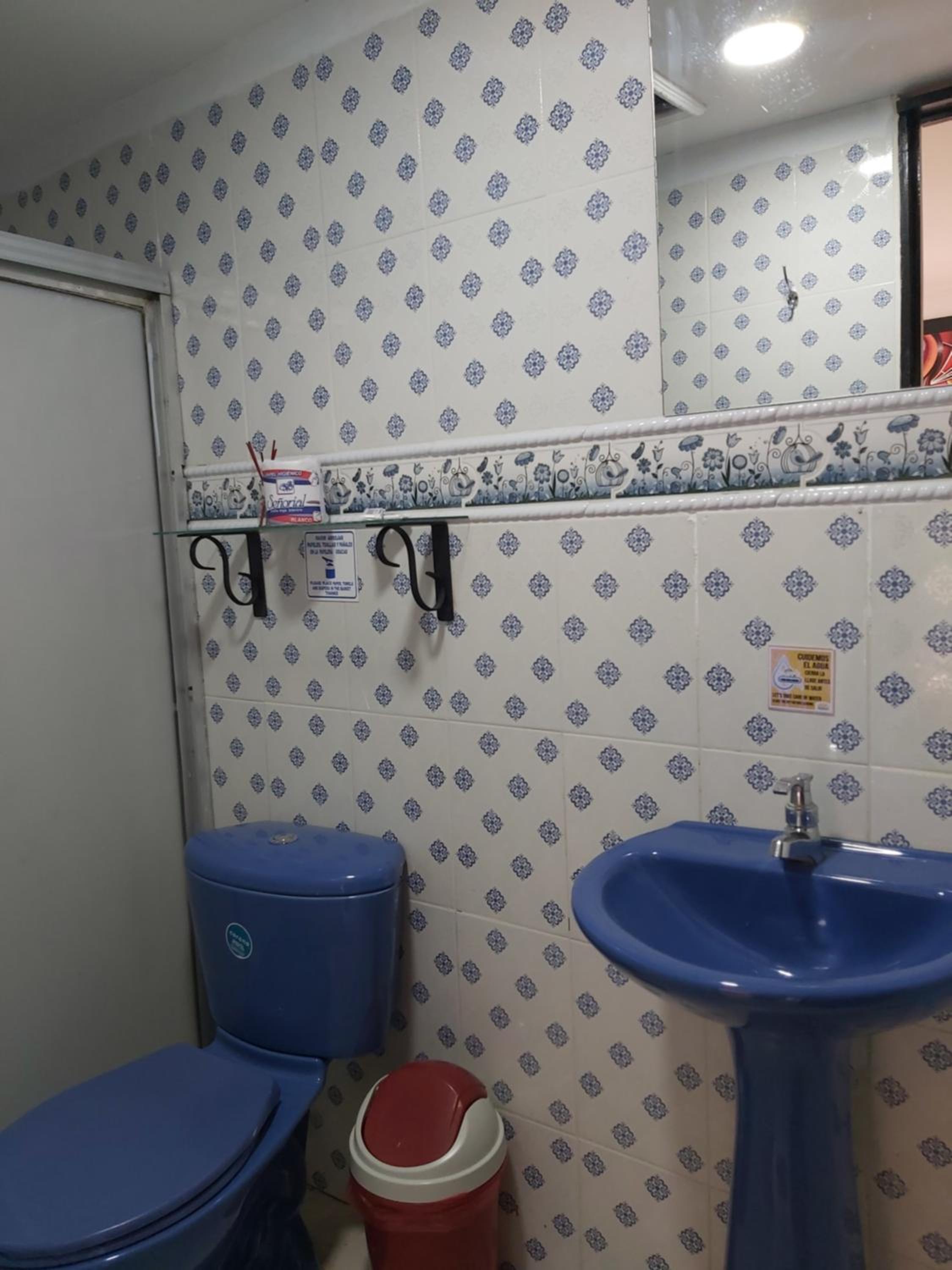 Hostal y Camping Los Girasoles