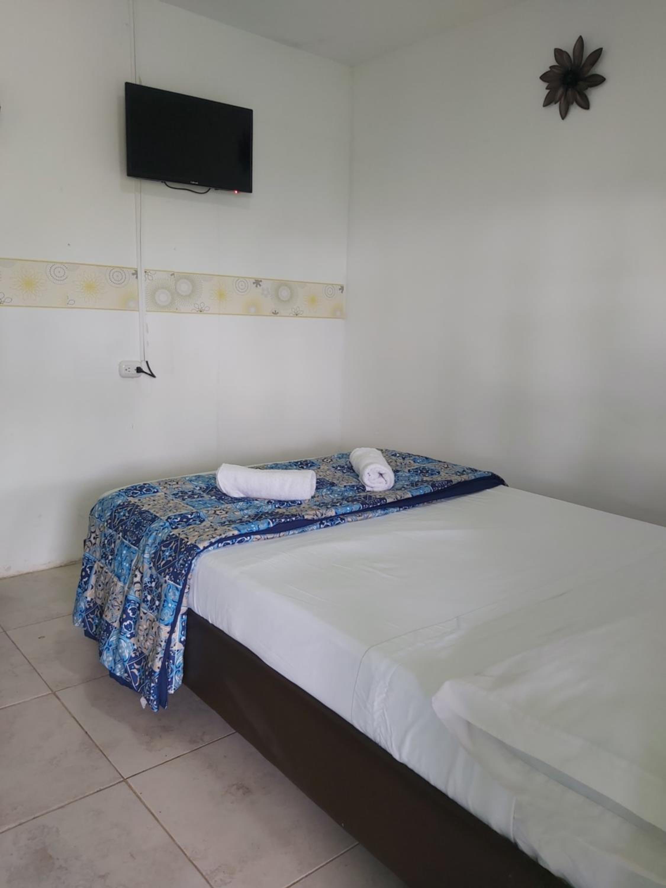 Hostal y Camping Los Girasoles