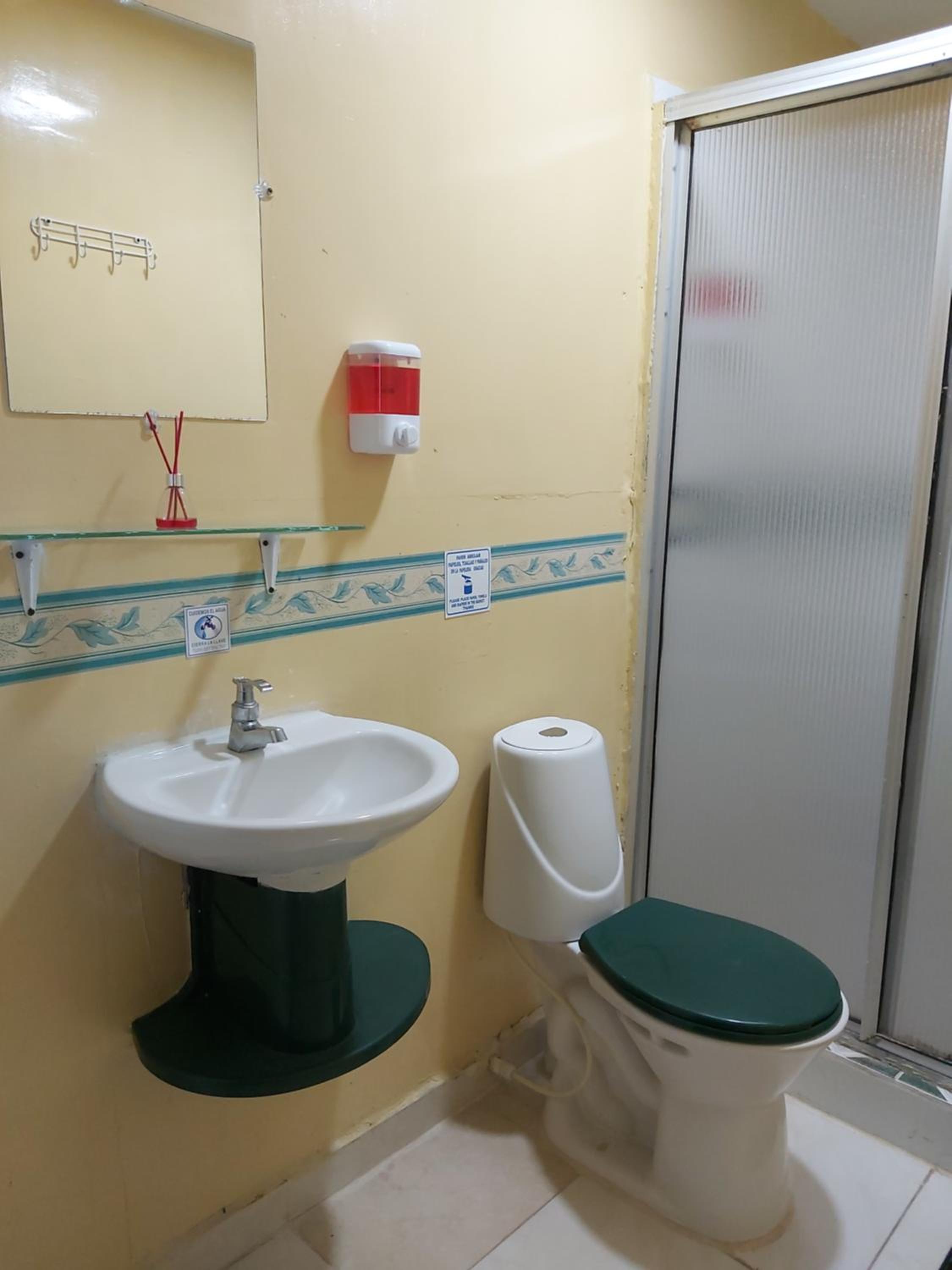 Hostal y Camping Los Girasoles