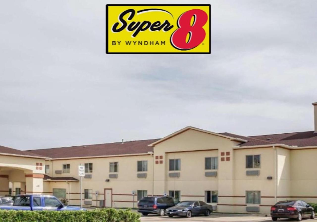 Brenham Vacations - Super 8 by Wyndham Brenham TX - Property Image 12