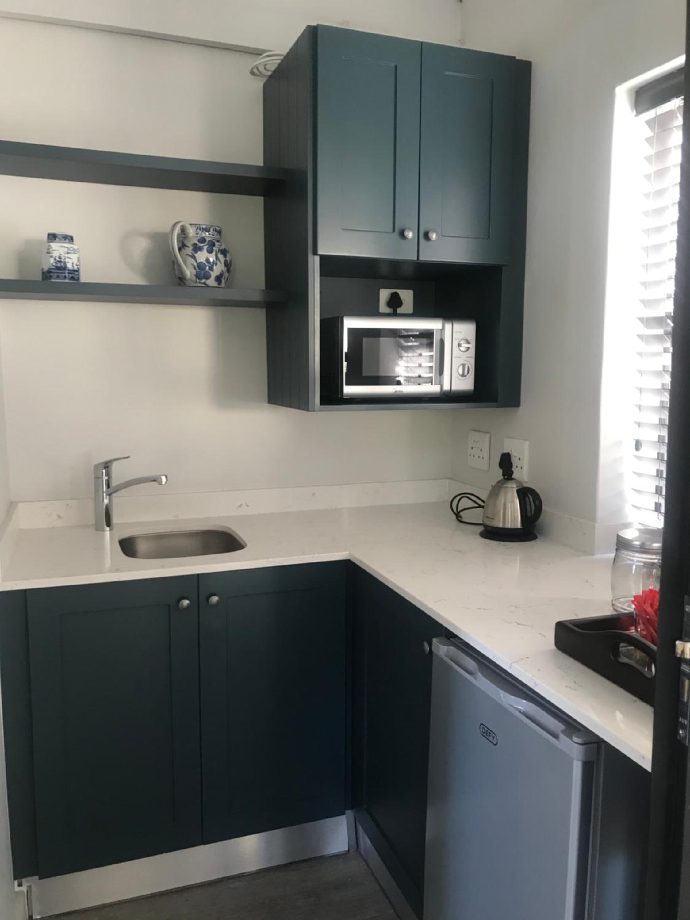 Comfortable Room with Large en suite Bathroom - Image 5