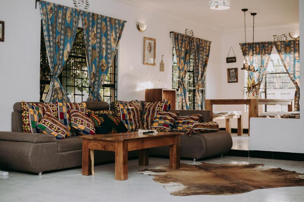 Mambo Arusha Hostel view 4
