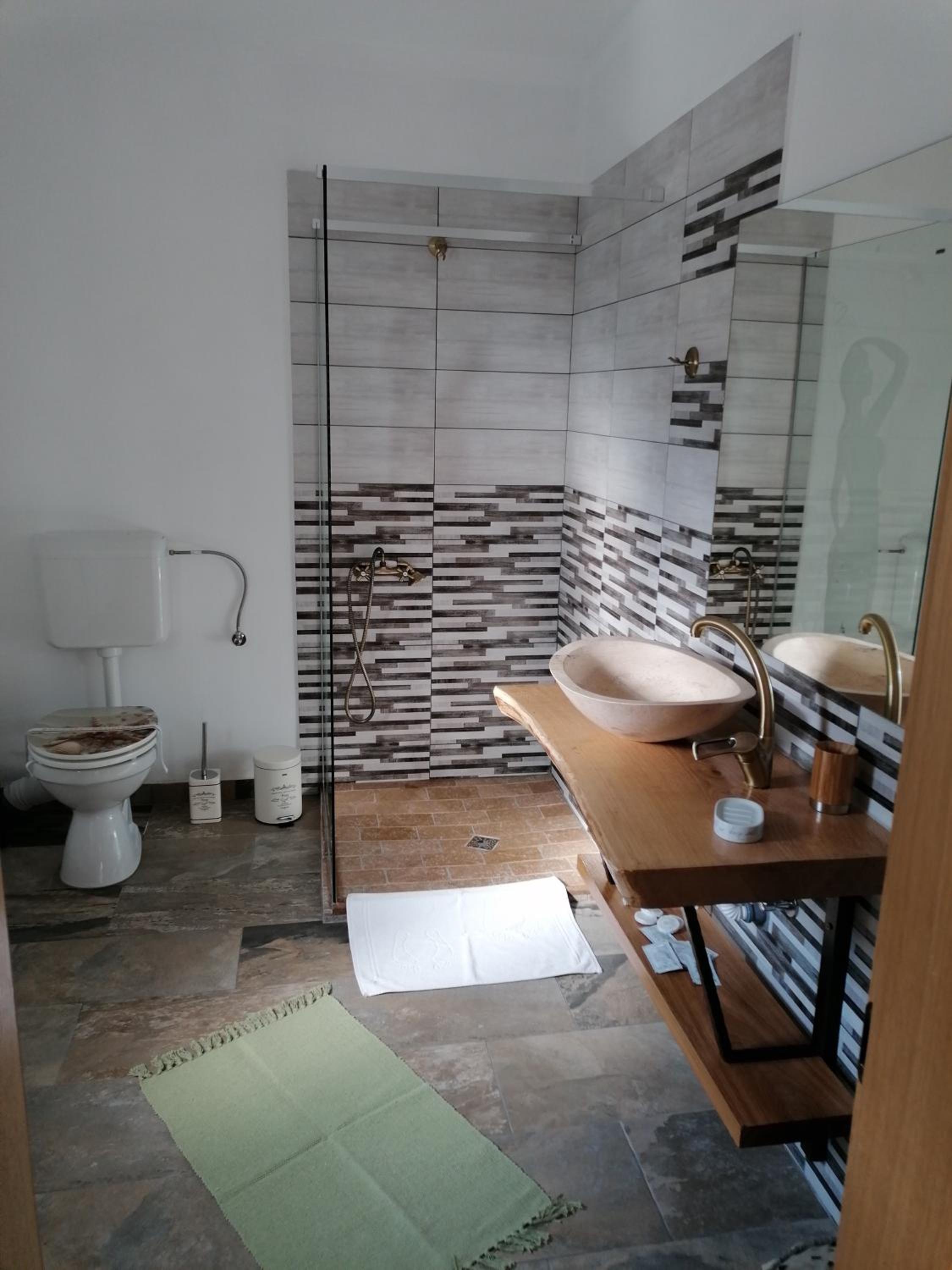 Photo 28