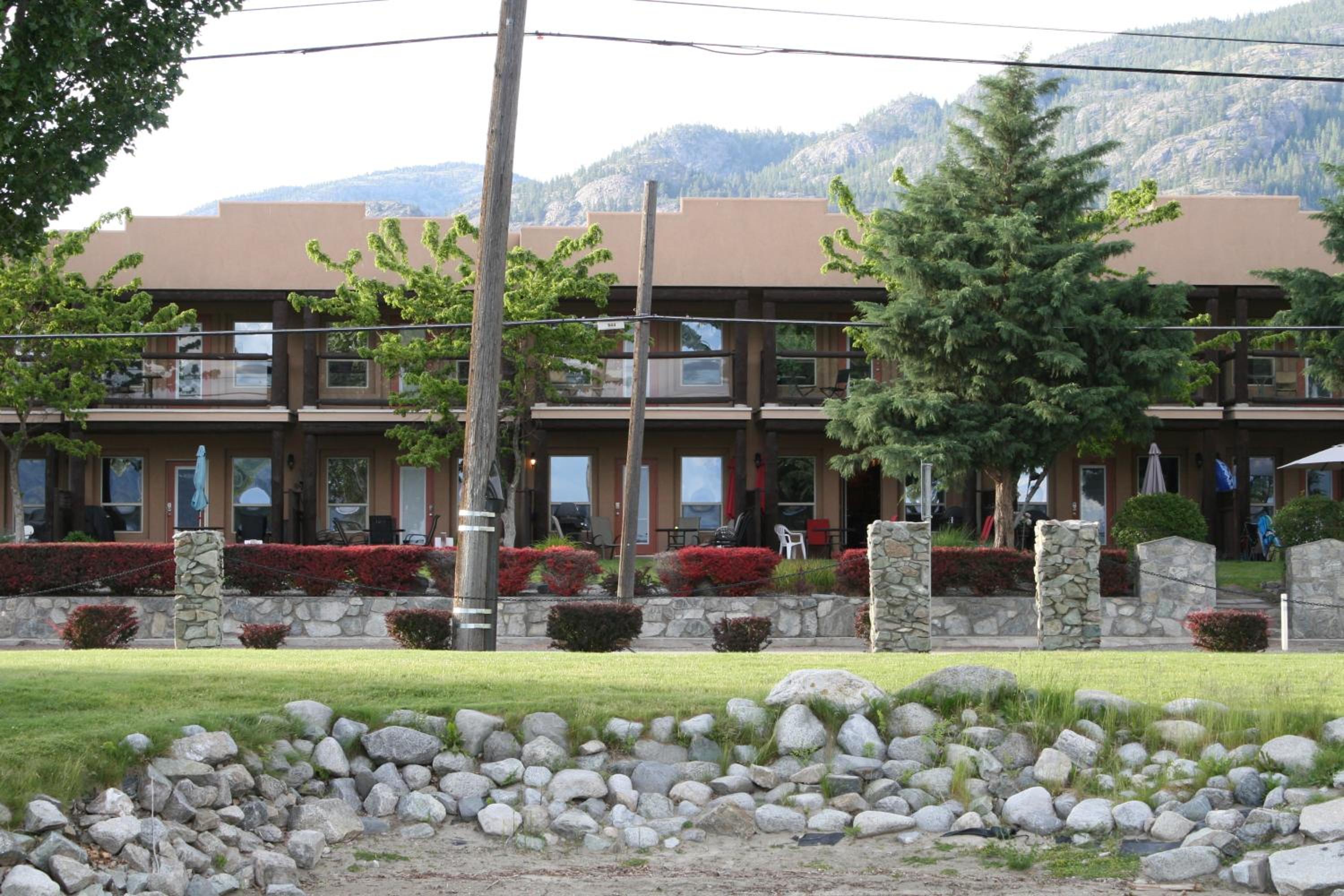 Lakefront Townhouse Family Complex, Popular Wine Country and the Best Golfing view 3