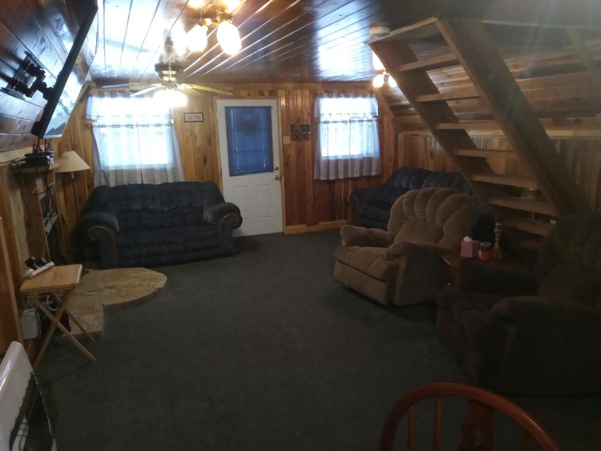 Tranquil Oaks Cabin view 2