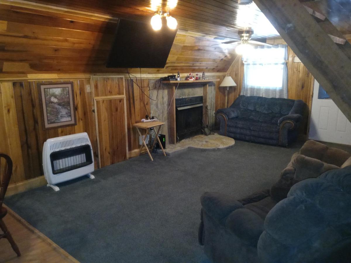 Tranquil Oaks Cabin view 4
