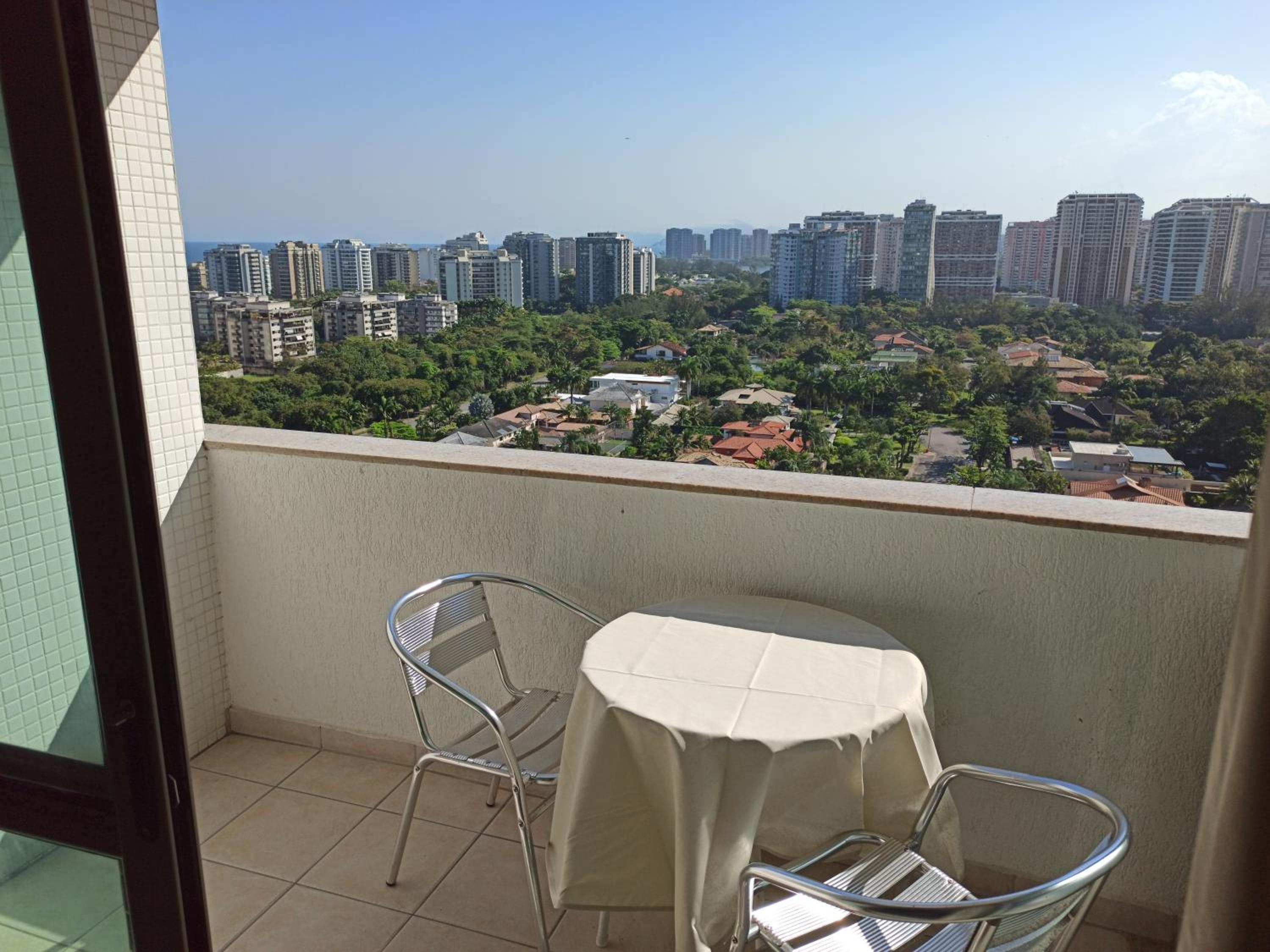 Barra Prime Flats, Ed Mediterrâneo, wi-fi 400Mb, balsa pra praia grátis, ar condicionado novo!