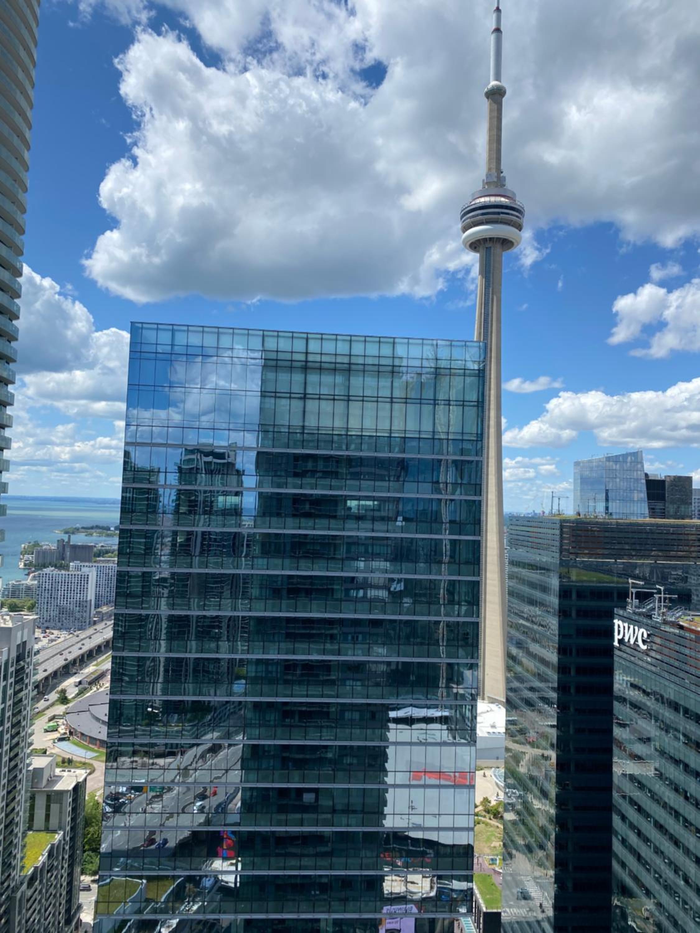 Toronto CN Tower Maple Leaf Square Luxurious 2 Bedroom Condo