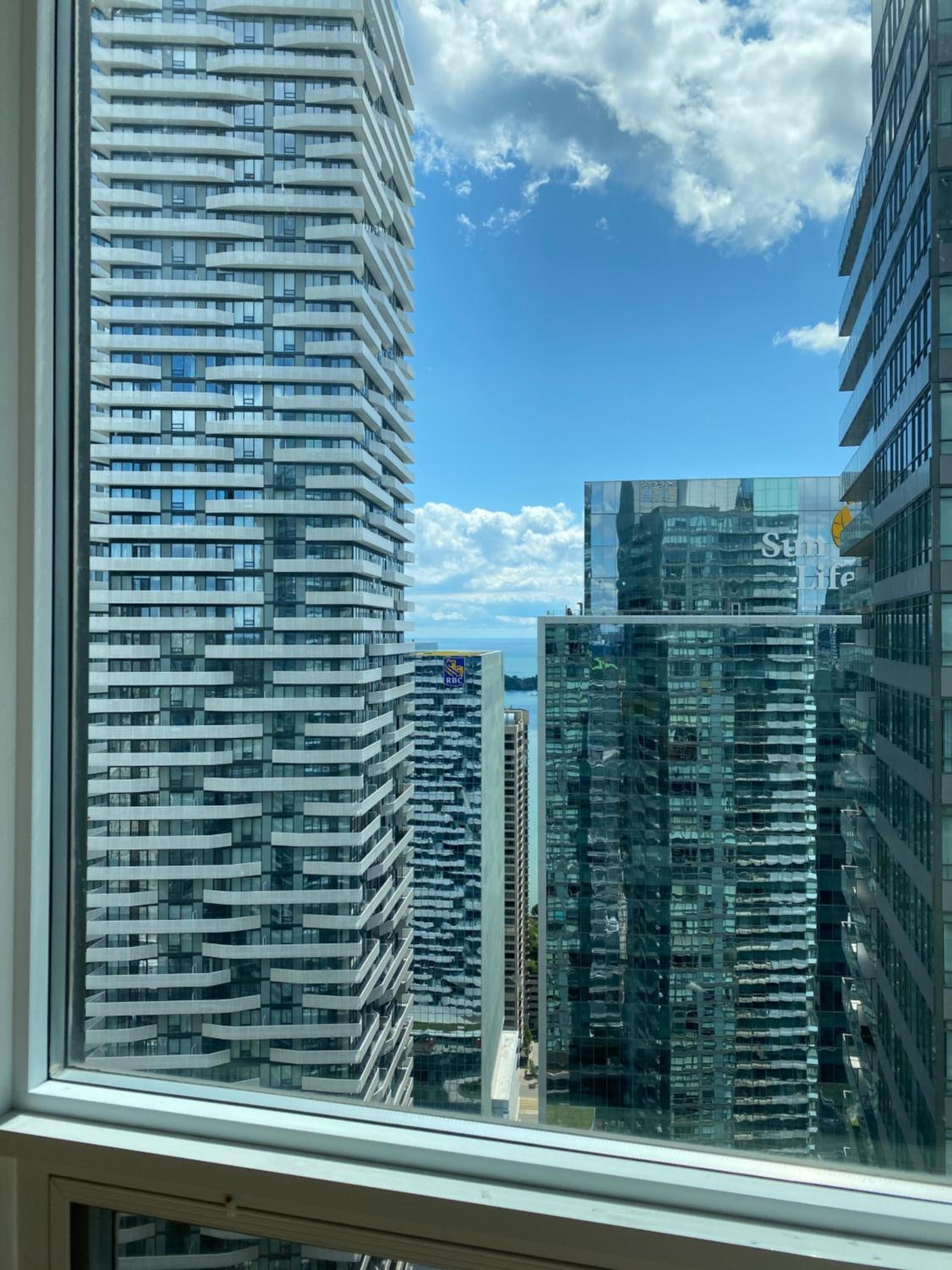 Toronto CN Tower Maple Leaf Square Luxurious 2 Bedroom Condo