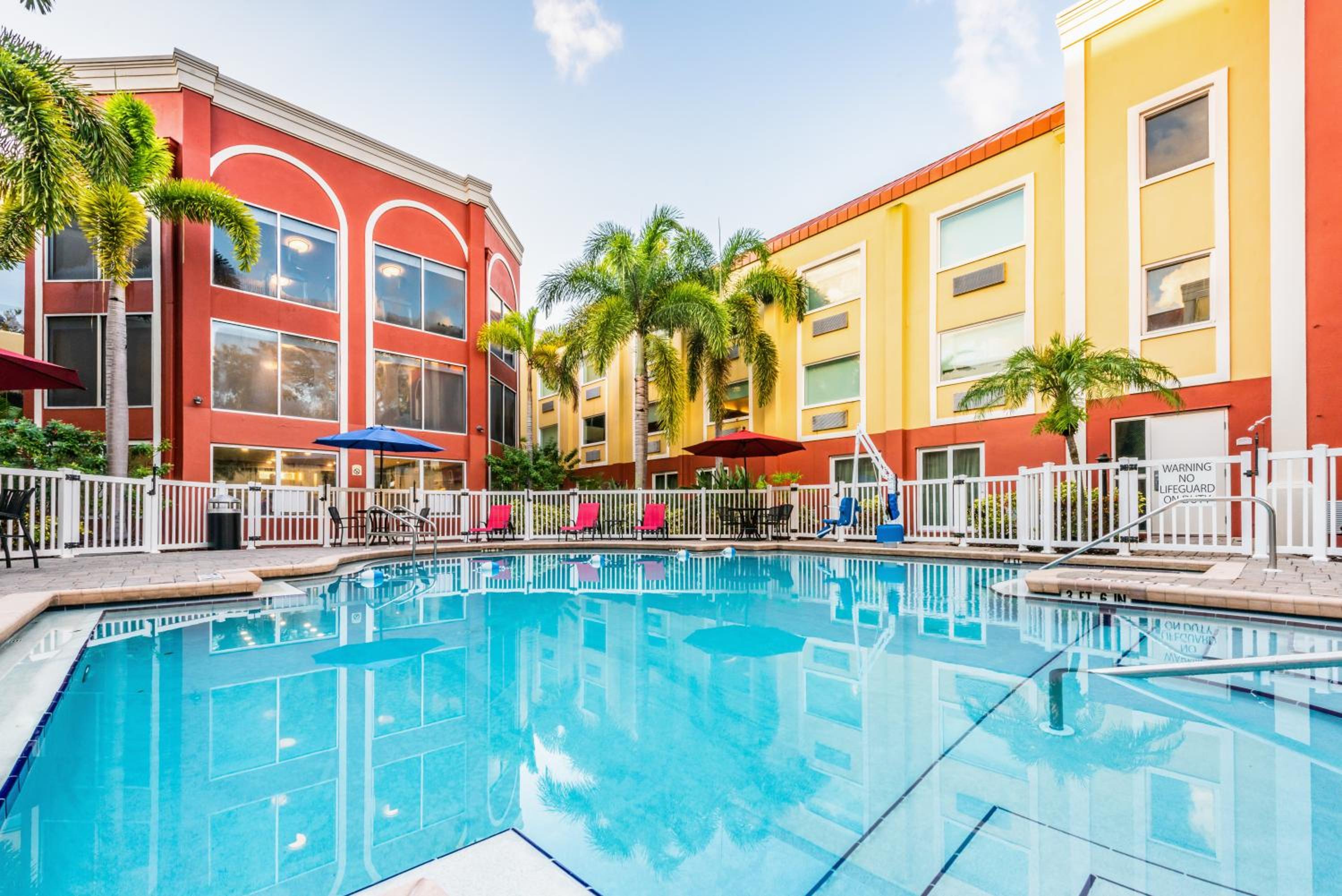 Miscellaneous Market Vacations - Holiday Inn Express Hotel  Suites Bradenton West, an IHG Hotel - Property Image 1