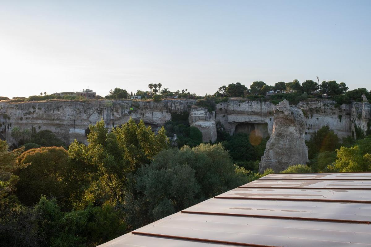 MOMENTO-TEATRO GRECO view 2