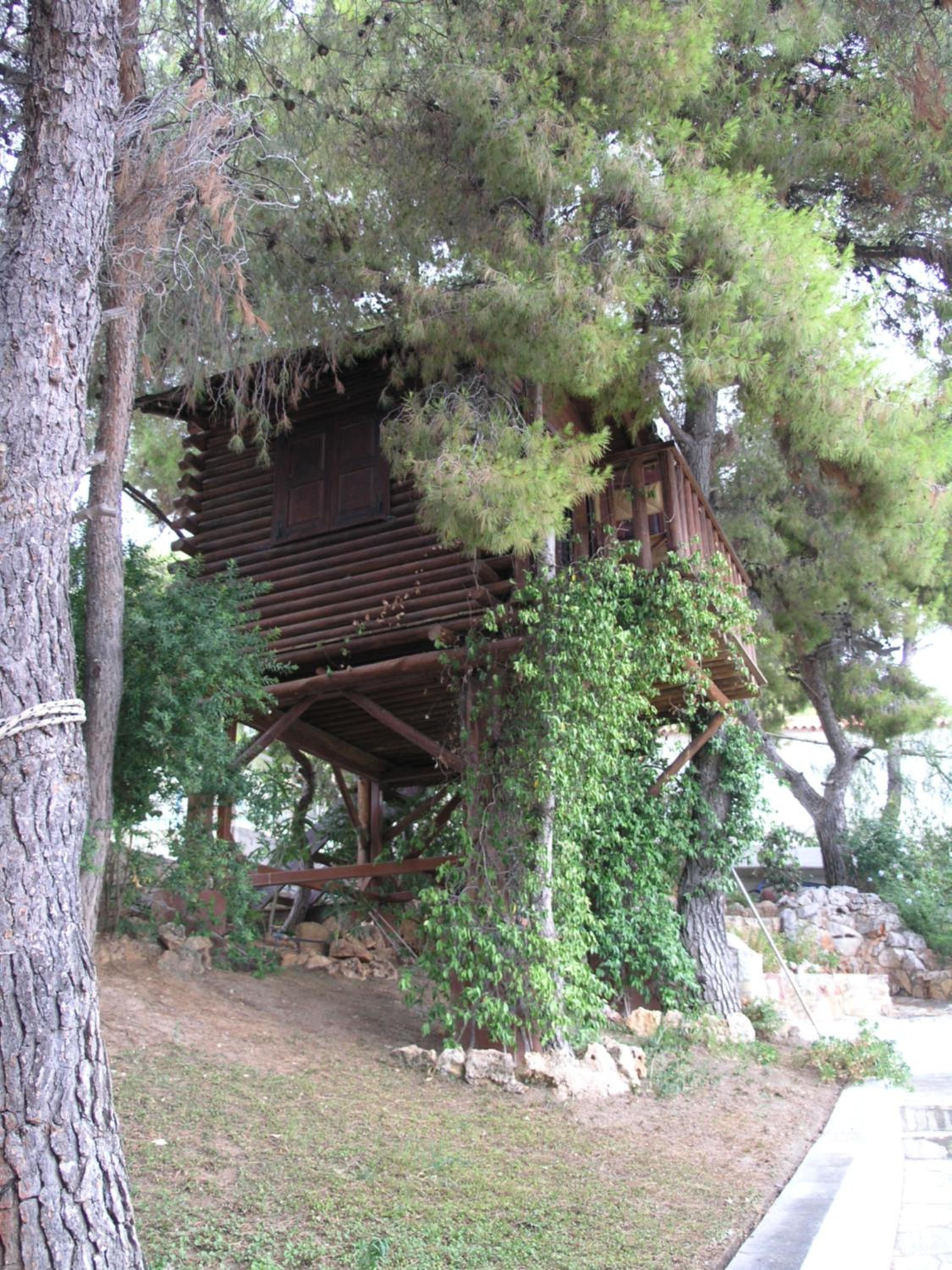 The House of Gratitude - Poolside Retreat