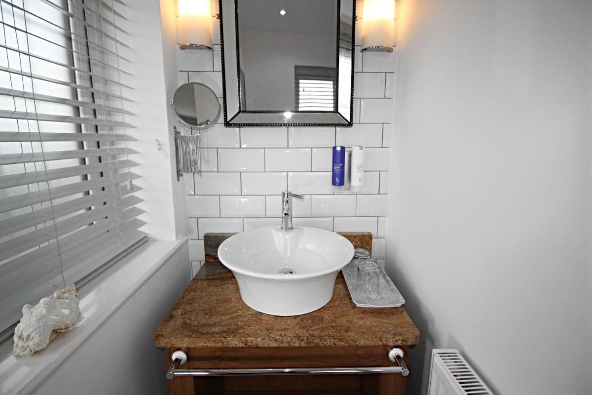 Stay at No. 2, photo 8