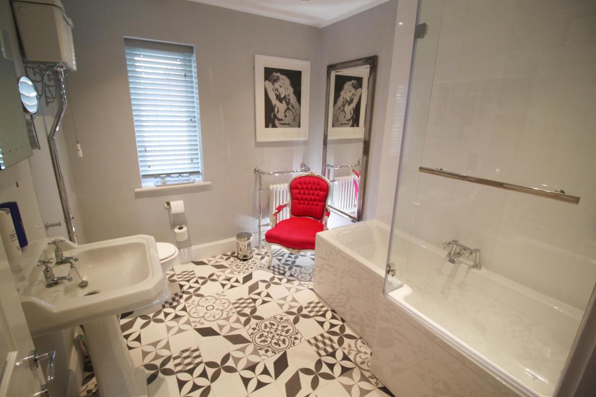 Stay at No. 2, photo 20